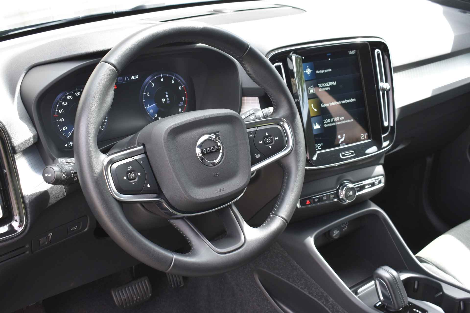 Volvo XC40 T3 Business Pro 164PK | BLIS | AppleCarplay | Keyless | Camera - 2/40