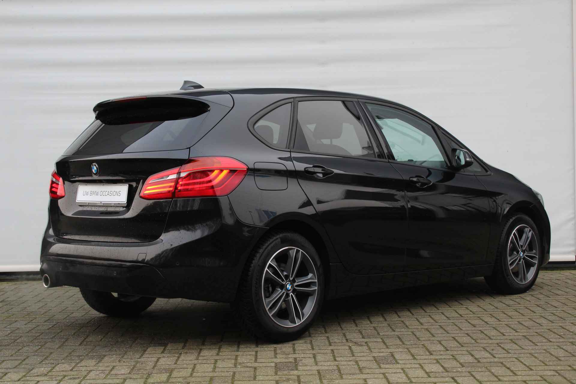 BMW 2 Serie Active Tourer 218i Executive Sport Line Automaat / Achteruitrijcamera / Sportstoelen / LED / Head-Up / Apple CarPlay / Park Assistant - 4/28