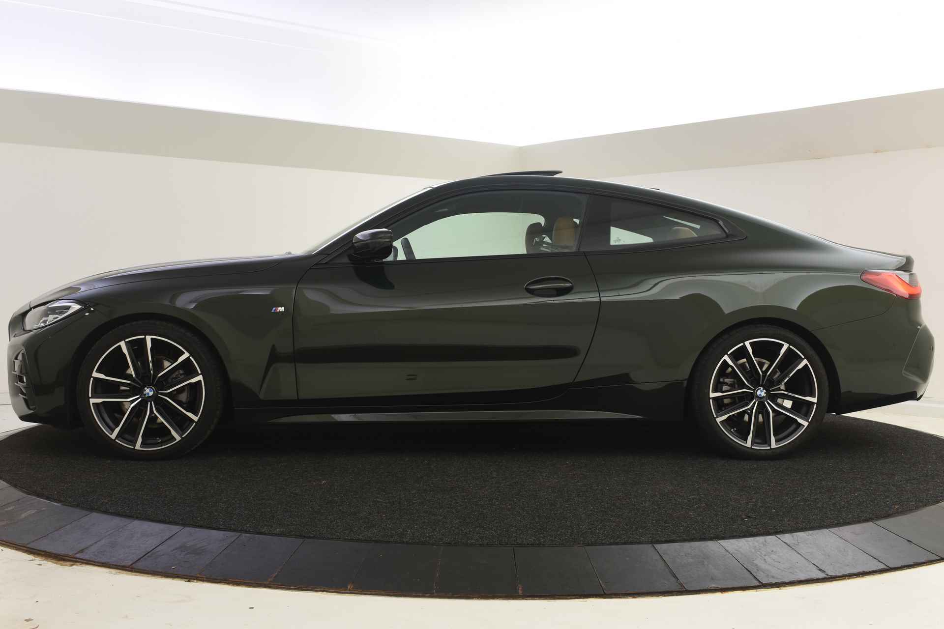 BMW 4 Serie Coupé 420i High Executive M Sport Automaat / Schuif-kanteldak / M sportstoelen / Active Cruise Control / Comfort Access / Parking Assistant - 4/53