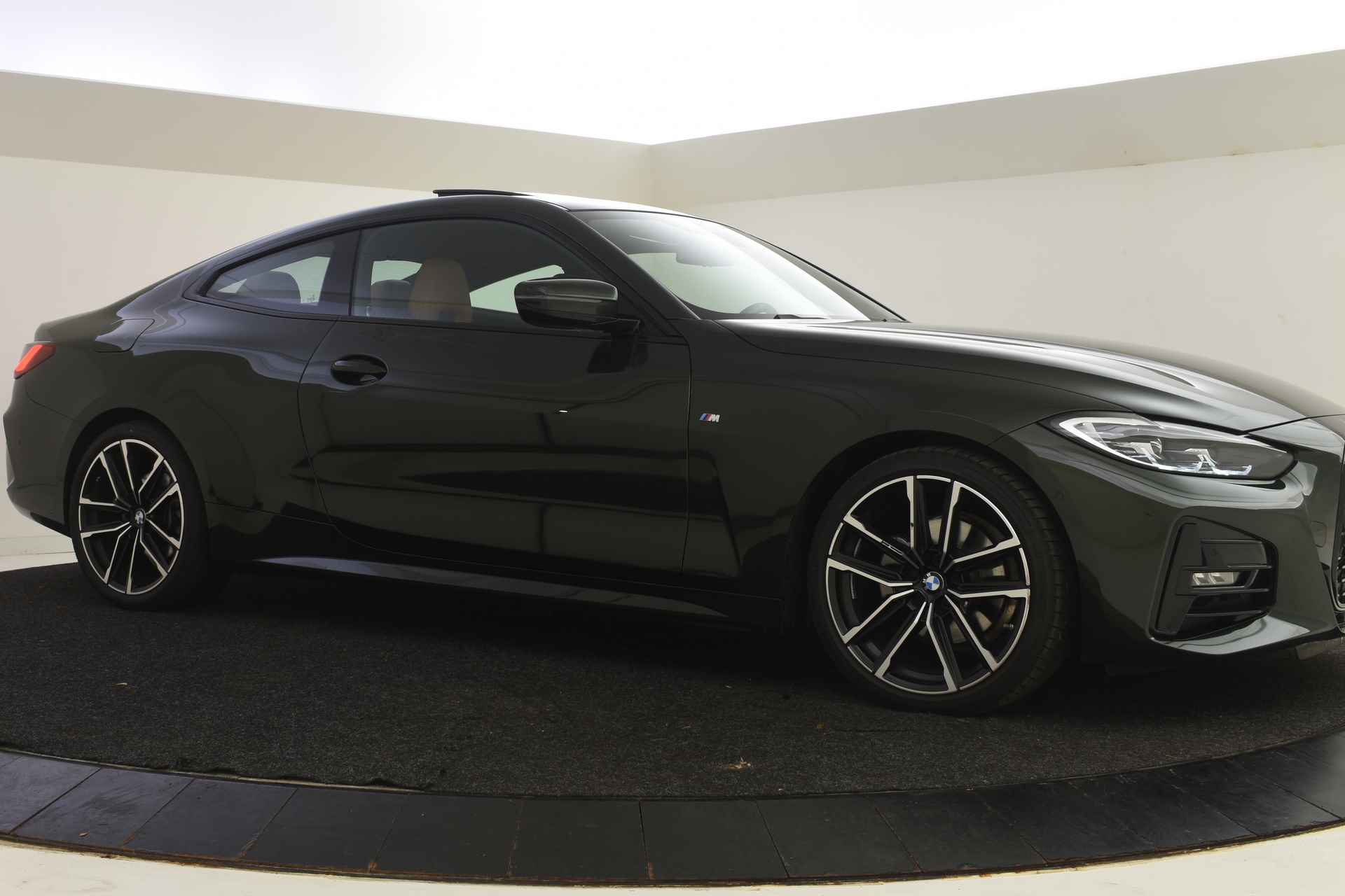 BMW 4 Serie Coupé 420i High Executive M Sport Automaat / Schuif-kanteldak / M sportstoelen / Active Cruise Control / Comfort Access / Parking Assistant - 23/53