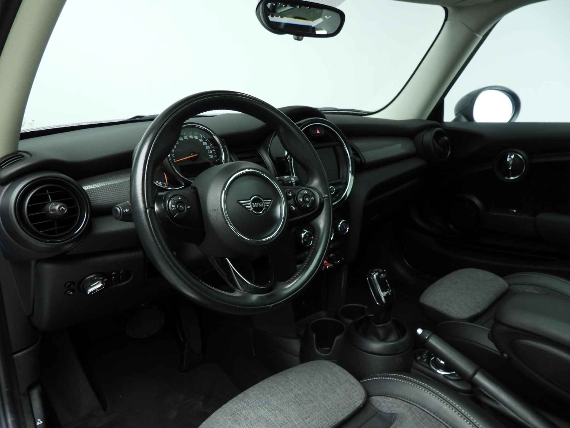 Mini 3-deurs Cooper Automaat / Sportstoelen / Panoramadak / Getint glas / Alu wielen Black - 7/33