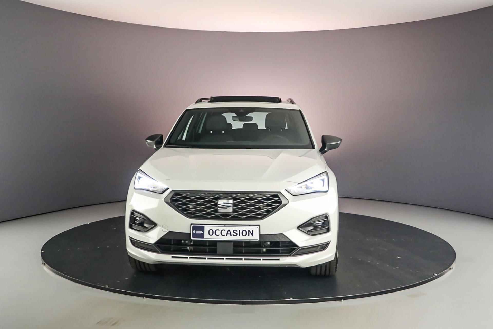 SEAT Tarraco FR 1.4 TSI e-Hybrid 245pk DSG Automaat Trekhaak, Panoramadak, Elektrische achterklep, Lederen bekleding, Achteruitrijcamera, Navigatie, Adaptive cruise control, Stuurwiel verwarmd, LED verlichting, Stoelverwarming, Parkeersensoren - 9/65