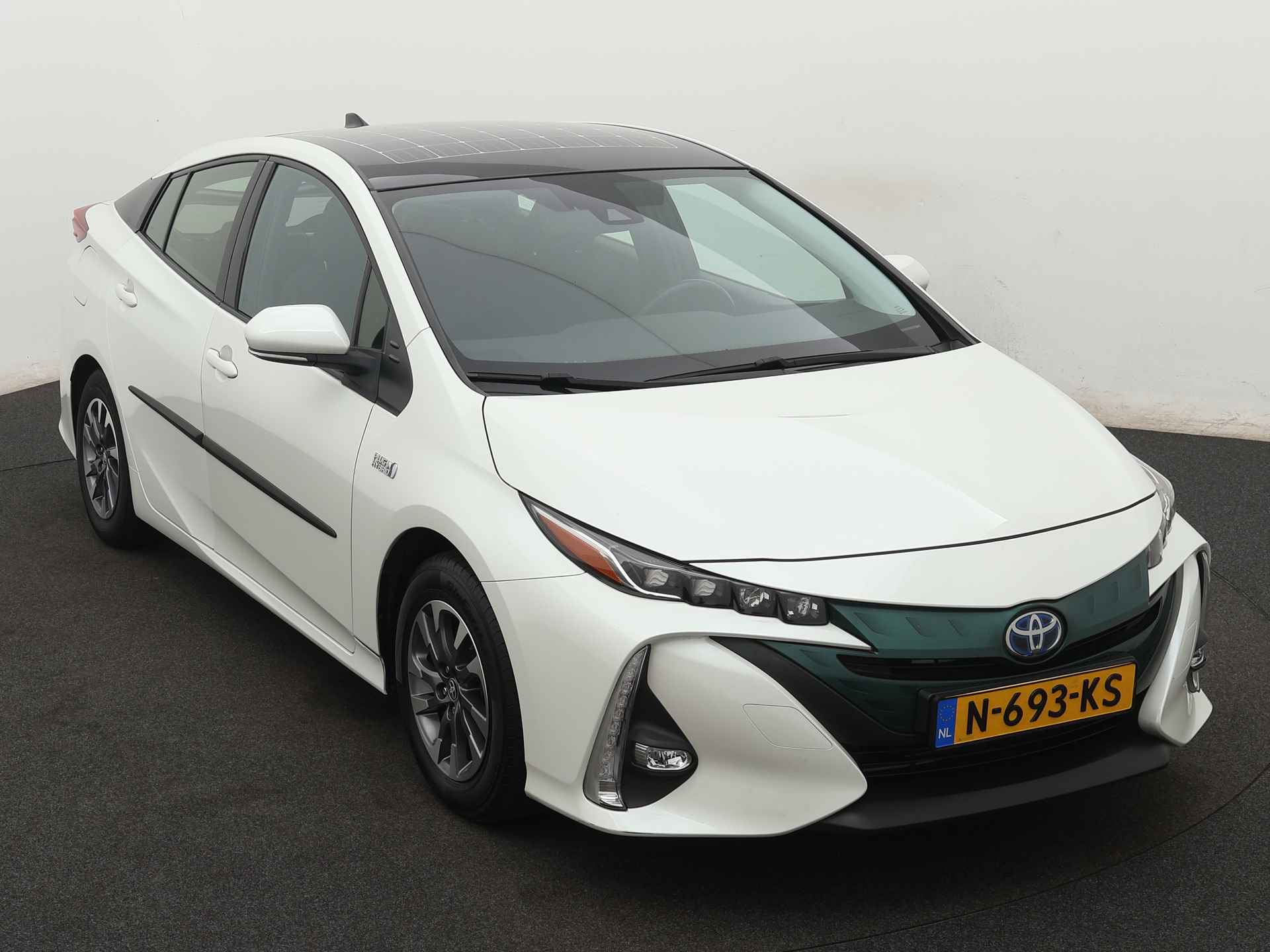 Toyota Prius 1.8 Plug-in Business Plus Limited | parkeersensoren achter | Plug - In | - 29/45