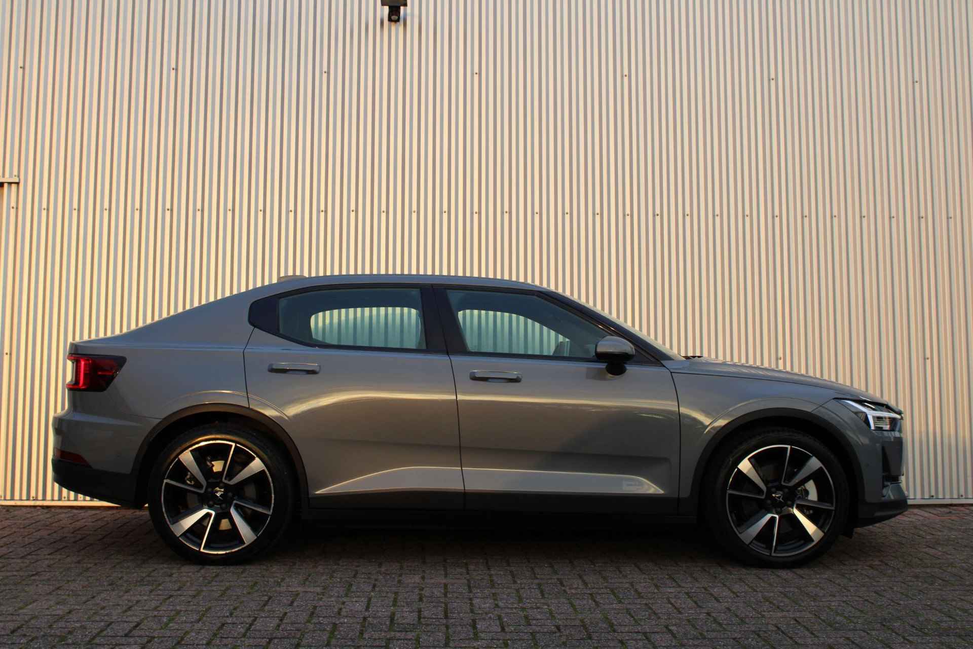 Polestar 2 Long Range Dual Motor Launch Edition 78kWh, 360" Camera, Bestuurdersstoel met geheugenfunctie, Adaptieve Cruise Control, Pilot Assist, Standkachel, Harman/Kardon Premium audio, Google Services, Semi elektrische trekhaak, Elektrisch bedienbare achterklep - 3/33