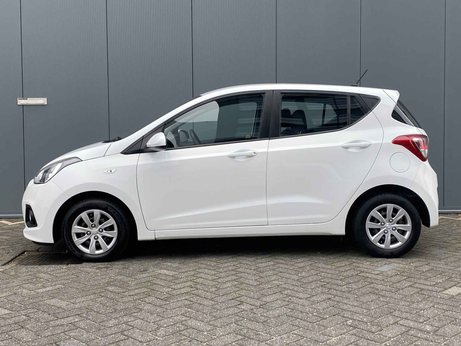 Hyundai i10 1.0i 66pk i-Motion Comfort | Climate controle | Cruise controle | Boordcomputer | Elektrische ramen | - 2/25