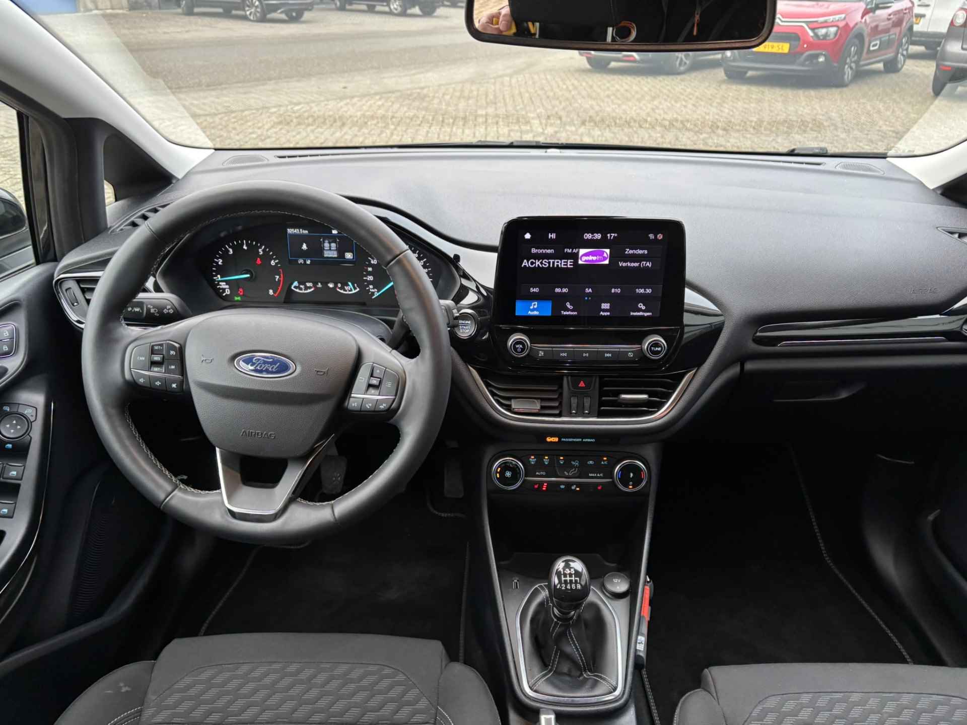 Ford Fiesta 1.0 EcoBoost Hybrid Titanium / Sensoren Achter / AndroidAuto/AppleCarplay / Stoel/Stuurverwarming / Verwarmbare Voorruit / - 3/35