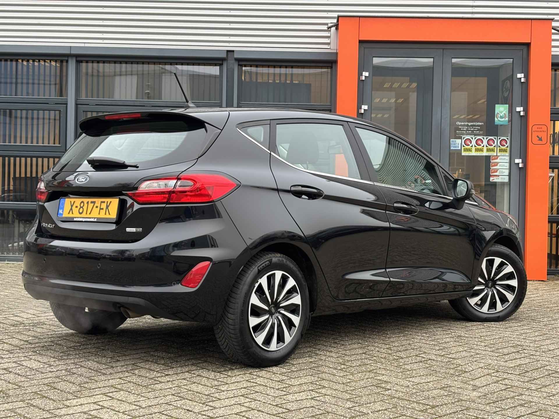 Ford Fiesta 1.0 EcoBoost Hybrid Titanium / Sensoren Achter / AndroidAuto/AppleCarplay / Stoel/Stuurverwarming / Verwarmbare Voorruit / - 14/35