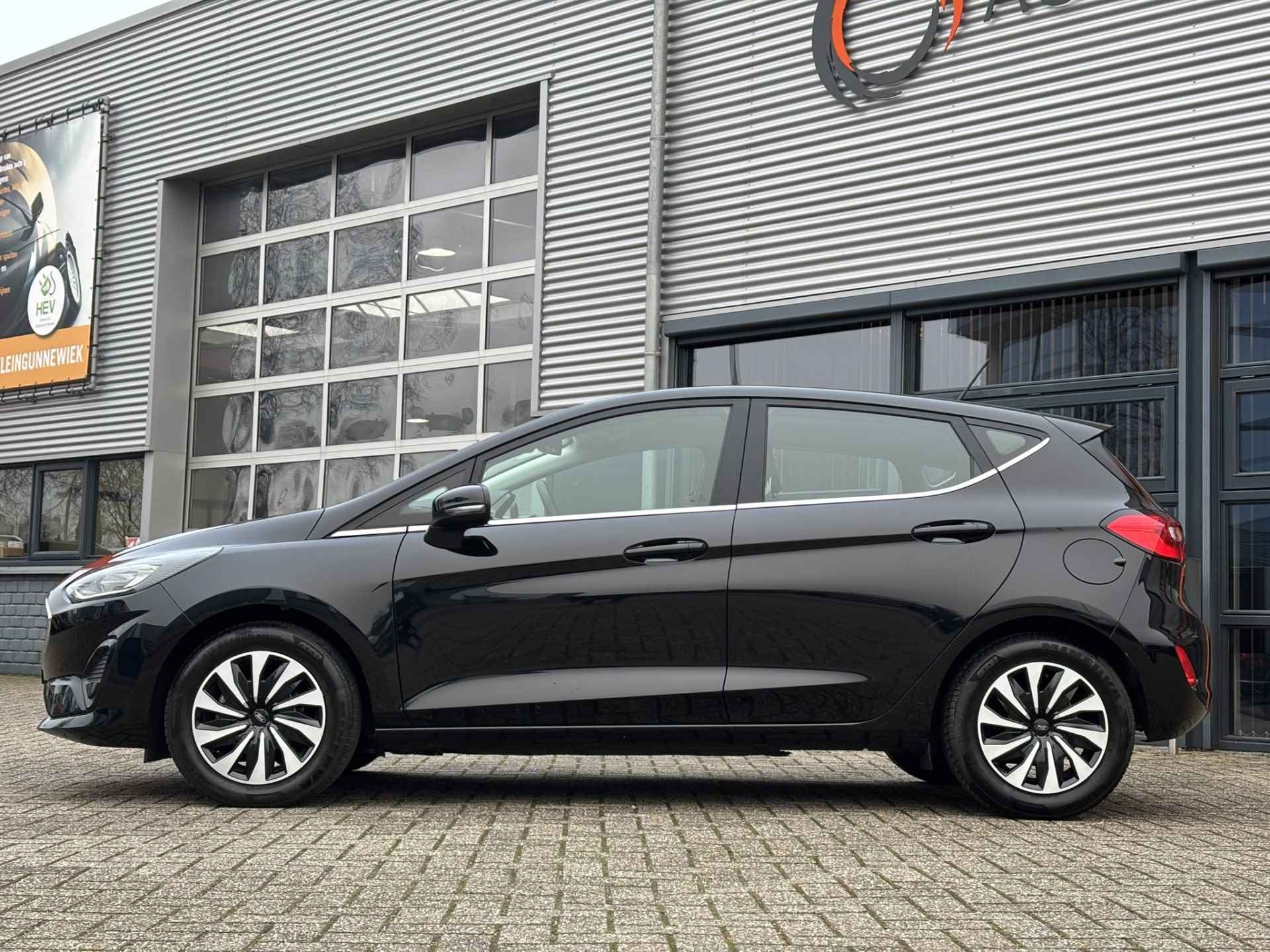 Ford Fiesta 1.0 EcoBoost Hybrid Titanium / Sensoren Achter / AndroidAuto/AppleCarplay / Stoel/Stuurverwarming / Verwarmbare Voorruit / - 21/35