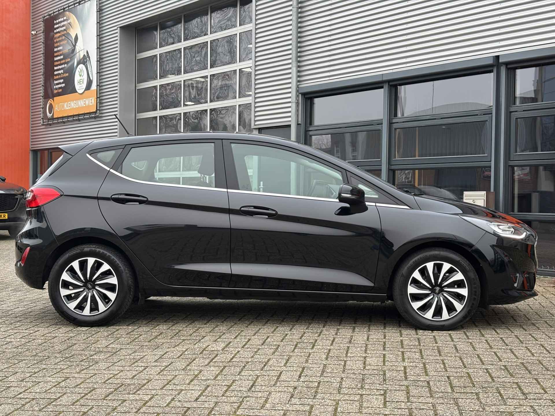 Ford Fiesta 1.0 EcoBoost Hybrid Titanium / Sensoren Achter / AndroidAuto/AppleCarplay / Stoel/Stuurverwarming / Verwarmbare Voorruit / - 22/35