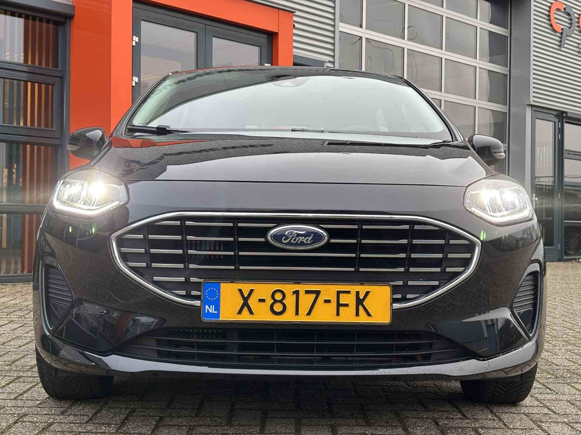 Ford Fiesta 1.0 EcoBoost Hybrid Titanium / Sensoren Achter / AndroidAuto/AppleCarplay / Stoel/Stuurverwarming / Verwarmbare Voorruit / - 33/35