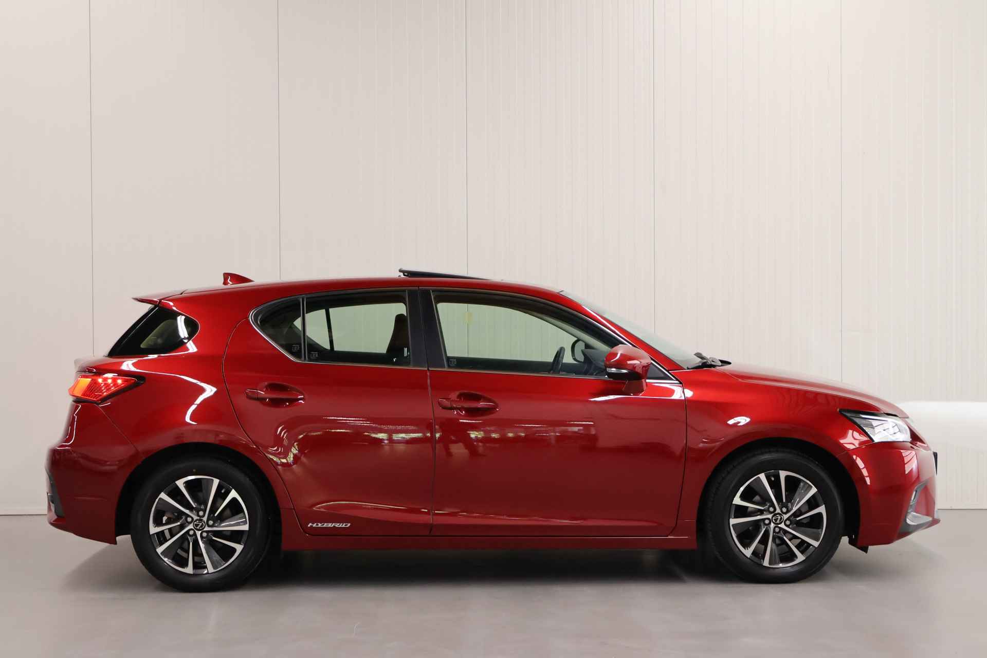 Lexus CT 200h Business Launch Edition - 8/36