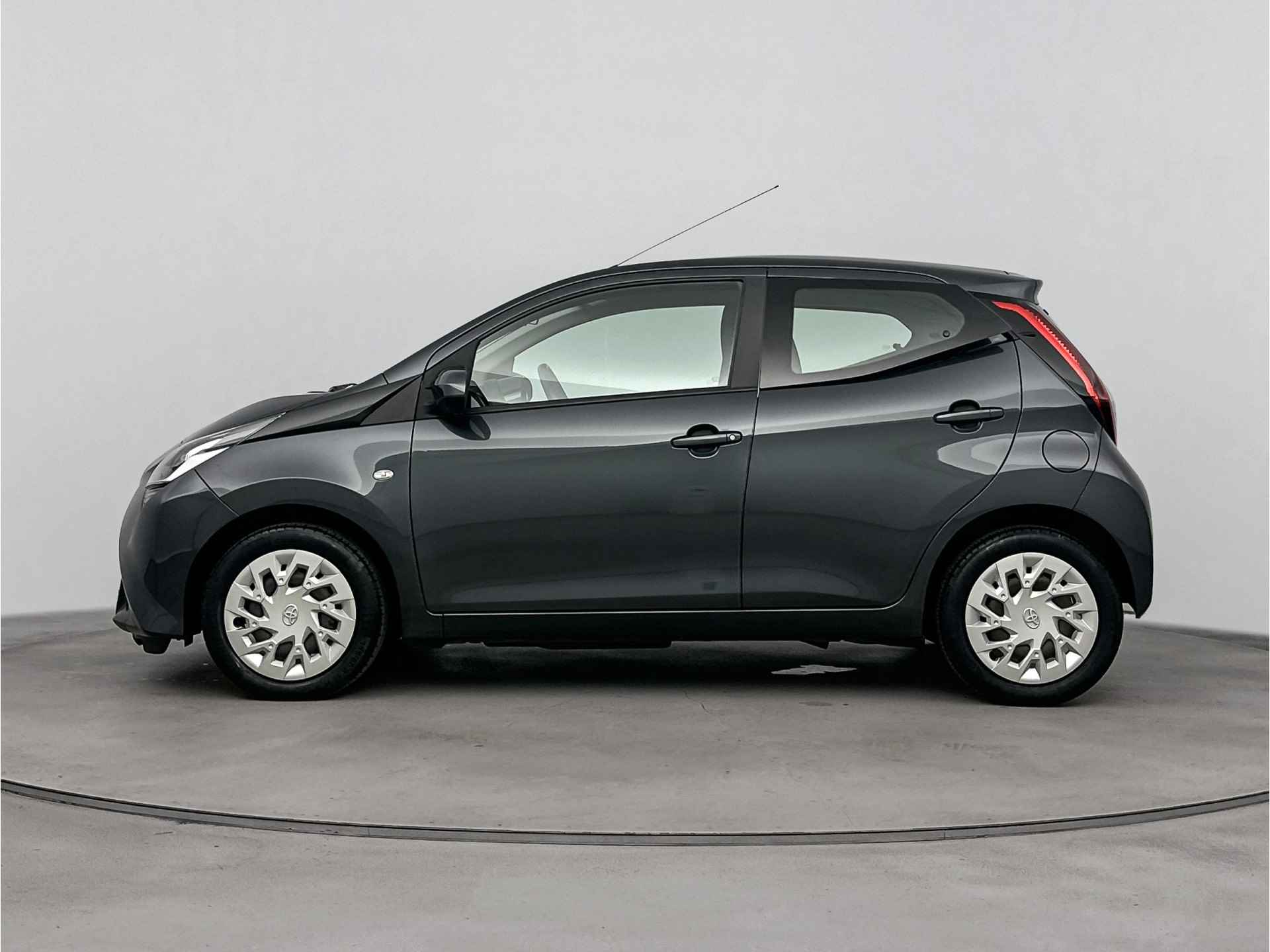 Toyota Aygo 1.0 VVT-i x-play | Airco | Camera | - 4/39