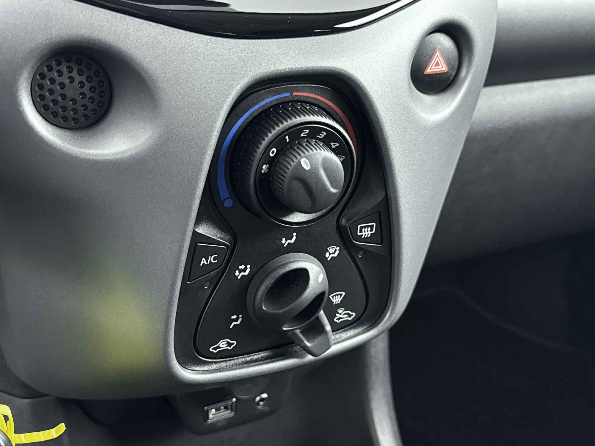 Toyota Aygo 1.0 VVT-i x-play | Airco | Camera | - 10/39