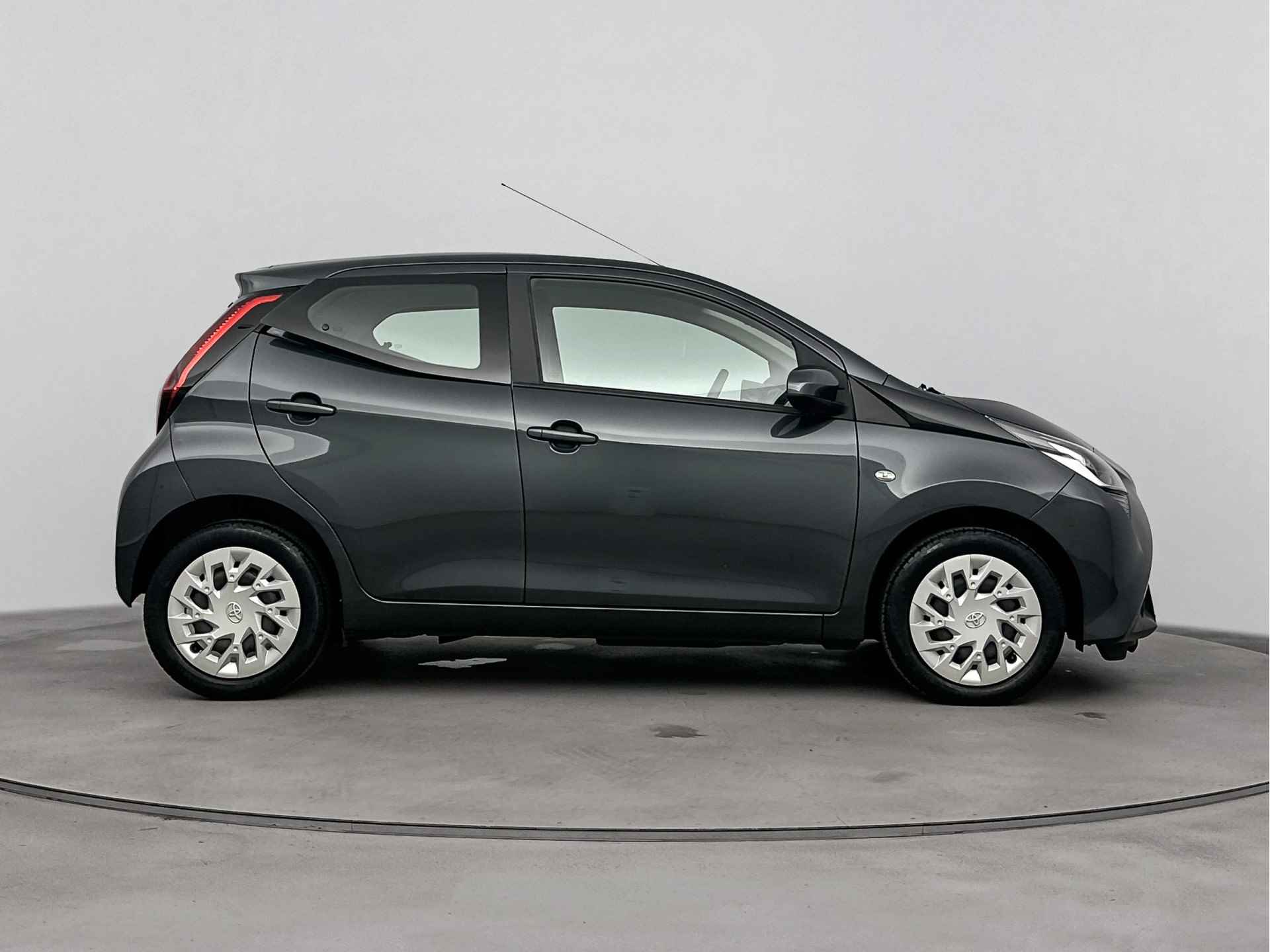 Toyota Aygo 1.0 VVT-i x-play | Airco | Camera | - 14/39