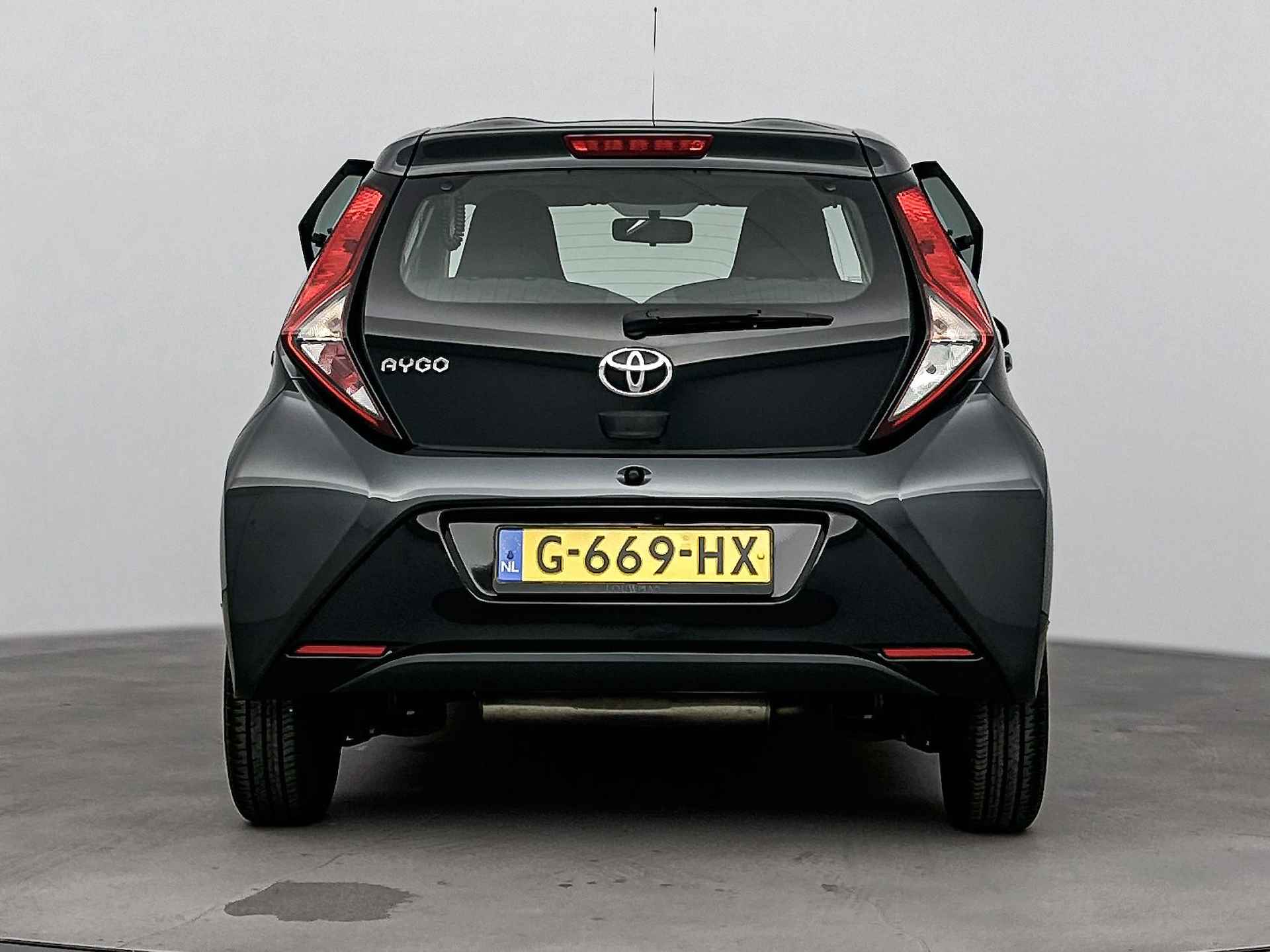 Toyota Aygo 1.0 VVT-i x-play | Airco | Camera | - 28/39