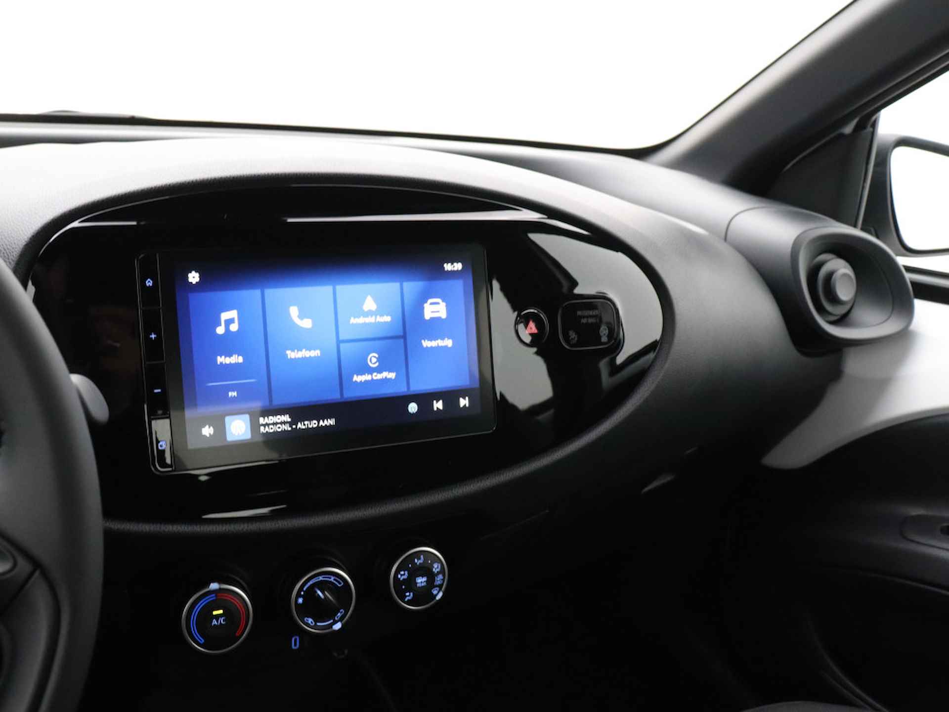 Toyota Aygo X 1.0 VVT-i MT play | Apple CarPlay | Camera | Adaptive Cruise Control | - 8/42