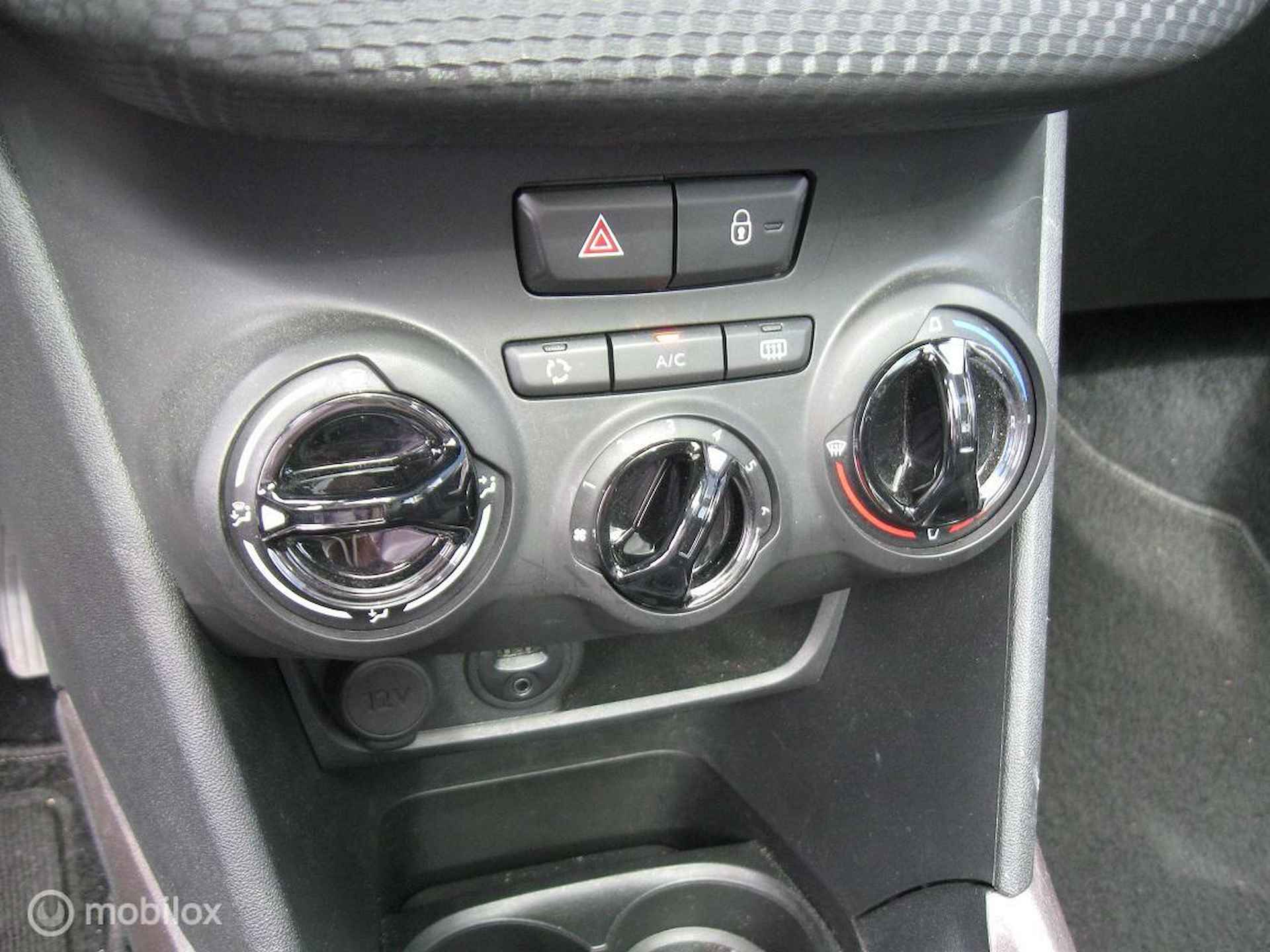 Peugeot 2008 1.2 PureTech Active Navi Pano dak Cruise contr NL auto - 28/31