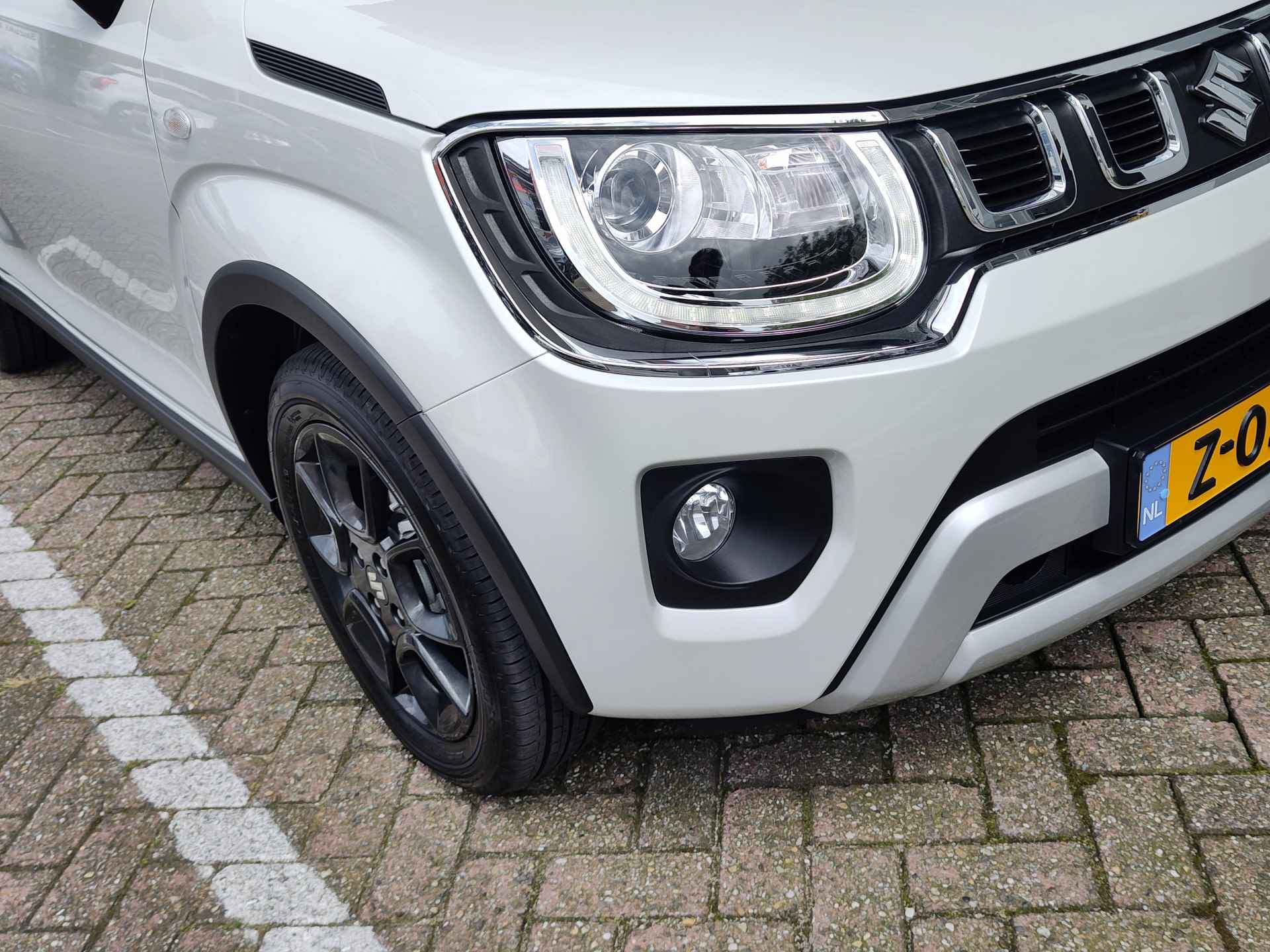 Suzuki Ignis 1.2 SMART HYBRID SELECT AUTOMAAT Navi | Armsteun | Camera | Stoelverwarming - 30/31