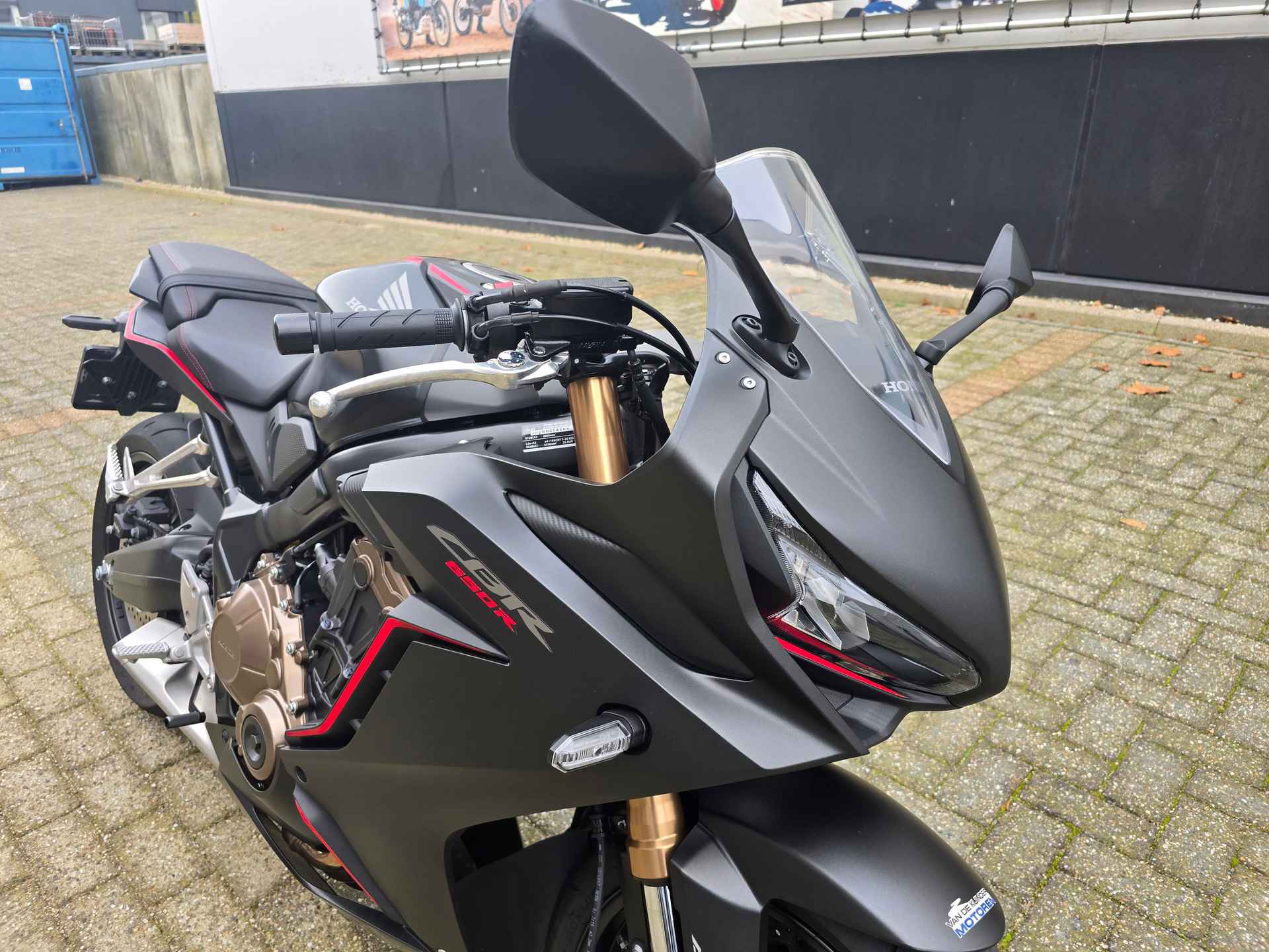 Honda CBR 650 R - 8/22