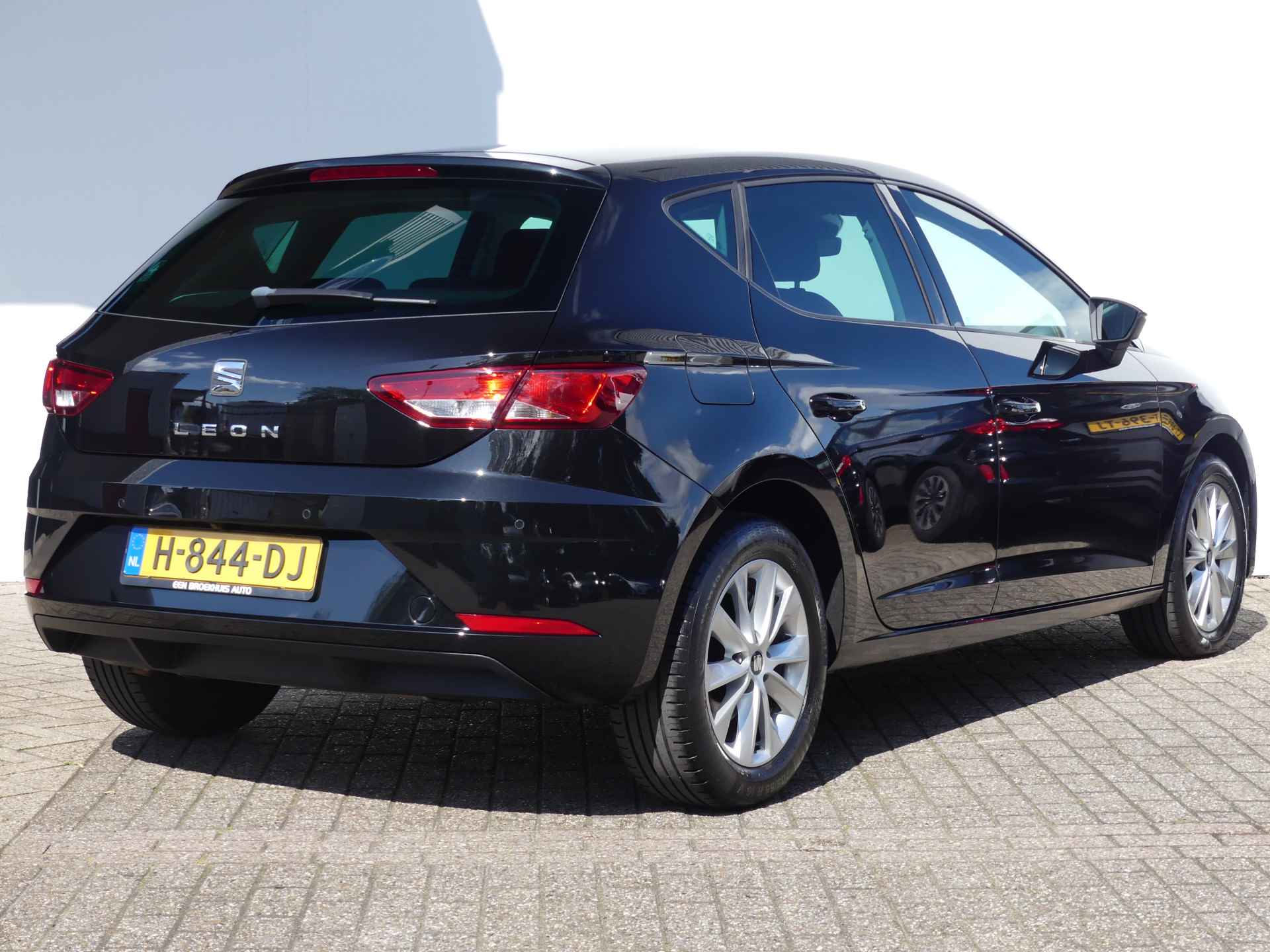 SEAT Leon 1.5 TSI 150PK Style Ultimate Edition DSG-7 | NAVI | CAMERA | PARKEERSENSOREN V+A | APPLE CARPLAY/ANDROID AUTO | - 5/36