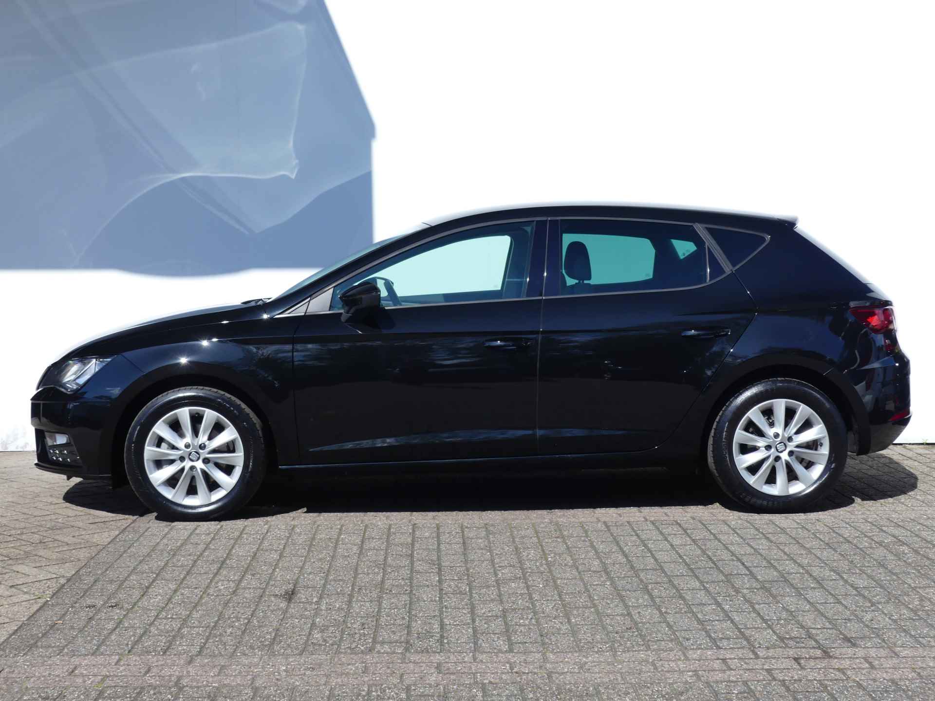 SEAT Leon 1.5 TSI 150PK Style Ultimate Edition DSG-7 | NAVI | CAMERA | PARKEERSENSOREN V+A | APPLE CARPLAY/ANDROID AUTO | - 32/36