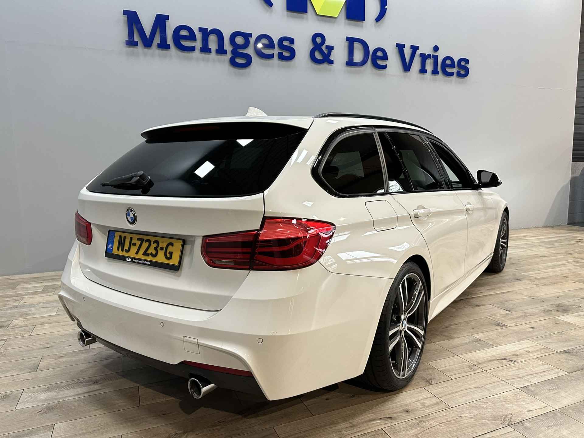 BMW 3 Serie Touring 340i 326 PK Centennial High Executive M Sport | 6 Cilinder | Airco ECC | LED | Navigatie | Leer | Trekhaak | Stoelverwarming | 19" velgen | DAB | Isofix | NAP | - 3/52