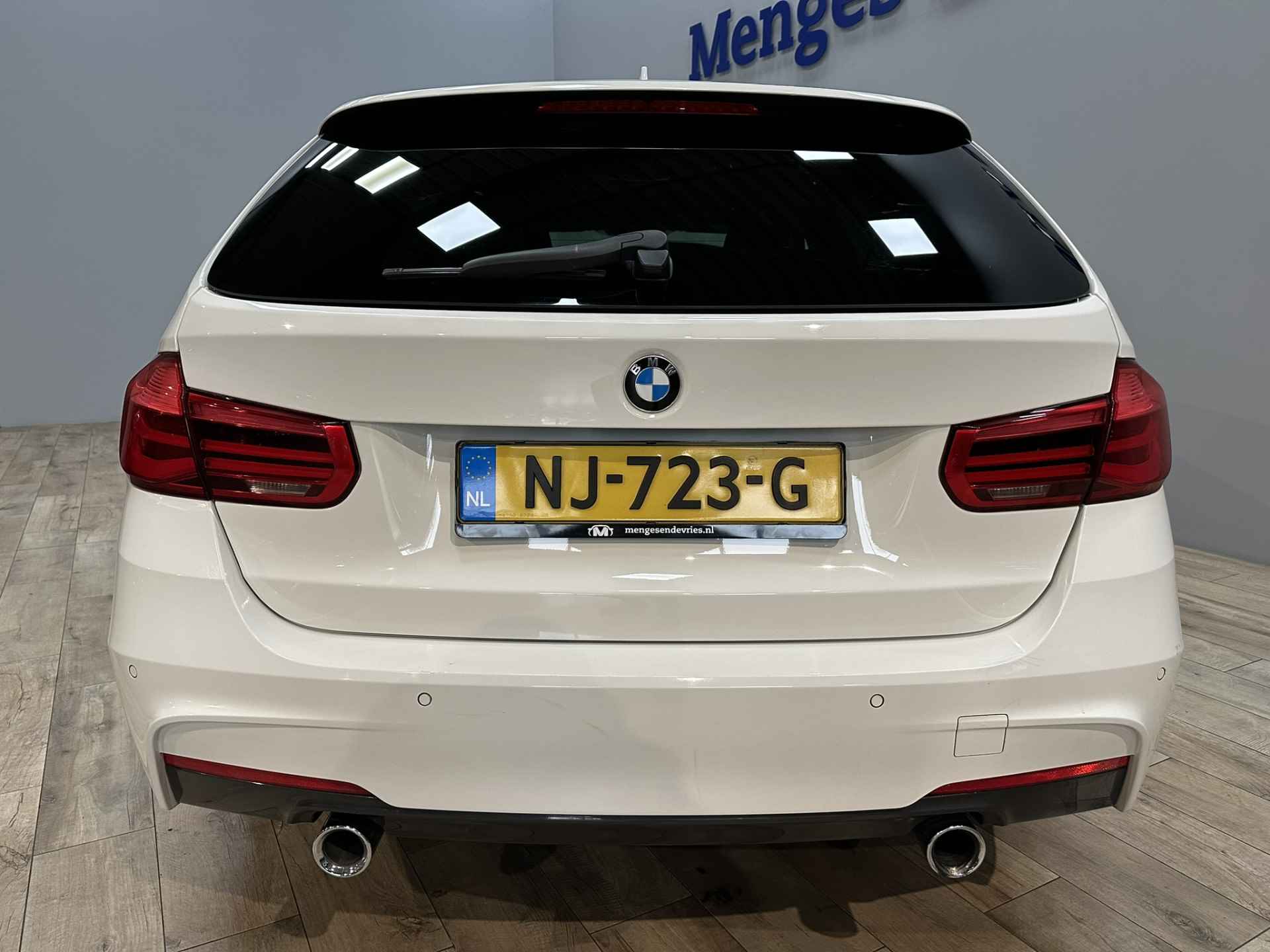 BMW 3 Serie Touring 340i 326 PK Centennial High Executive M Sport | 6 Cilinder | Airco ECC | LED | Navigatie | Leer | Trekhaak | Stoelverwarming | 19" velgen | DAB | Isofix | NAP | - 4/52