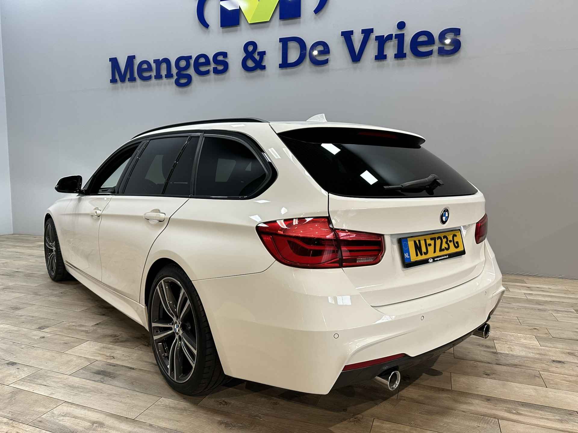 BMW 3 Serie Touring 340i 326 PK Centennial High Executive M Sport | 6 Cilinder | Airco ECC | LED | Navigatie | Leer | Trekhaak | Stoelverwarming | 19" velgen | DAB | Isofix | NAP | - 5/52