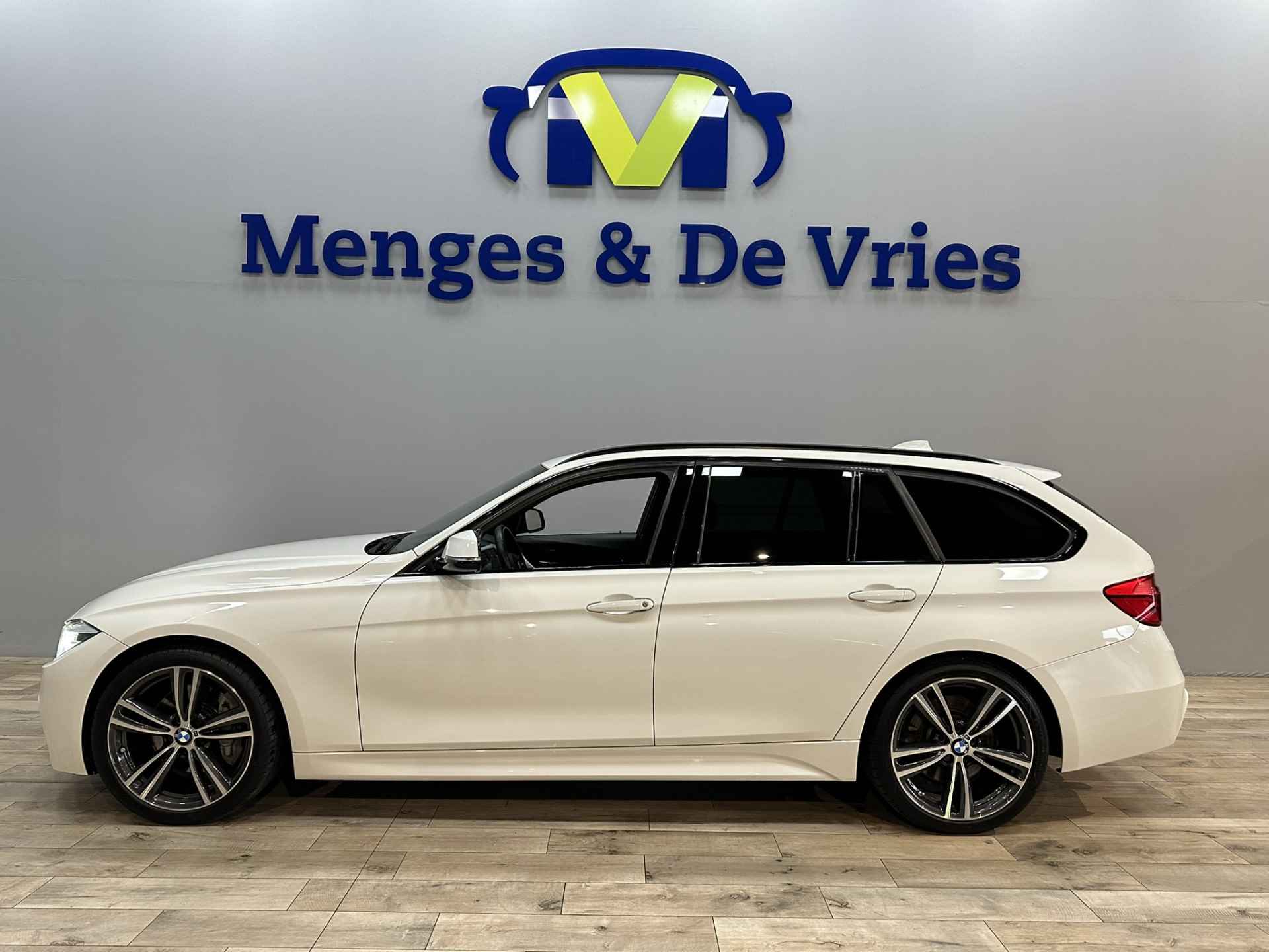 BMW 3 Serie Touring 340i 326 PK Centennial High Executive M Sport | 6 Cilinder | Airco ECC | LED | Navigatie | Leer | Trekhaak | Stoelverwarming | 19" velgen | DAB | Isofix | NAP | - 6/52