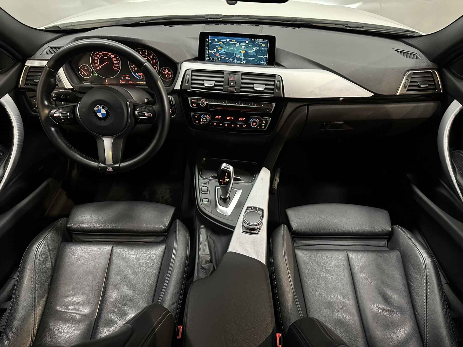 BMW 3 Serie Touring 340i 326 PK Centennial High Executive M Sport | 6 Cilinder | Airco ECC | LED | Navigatie | Leer | Trekhaak | Stoelverwarming | 19" velgen | DAB | Isofix | NAP | - 33/52