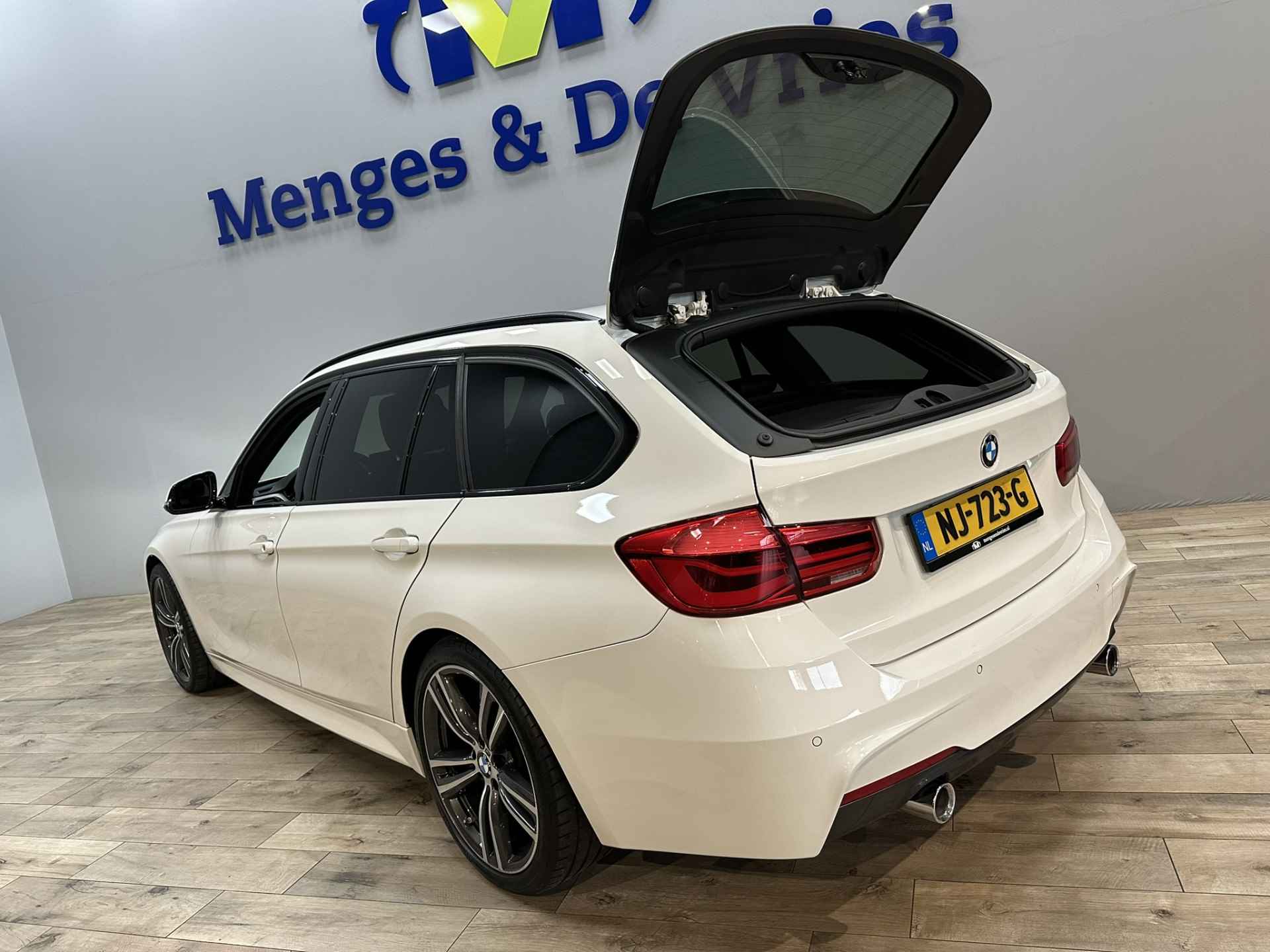 BMW 3 Serie Touring 340i 326 PK Centennial High Executive M Sport | 6 Cilinder | Airco ECC | LED | Navigatie | Leer | Trekhaak | Stoelverwarming | 19" velgen | DAB | Isofix | NAP | - 46/52