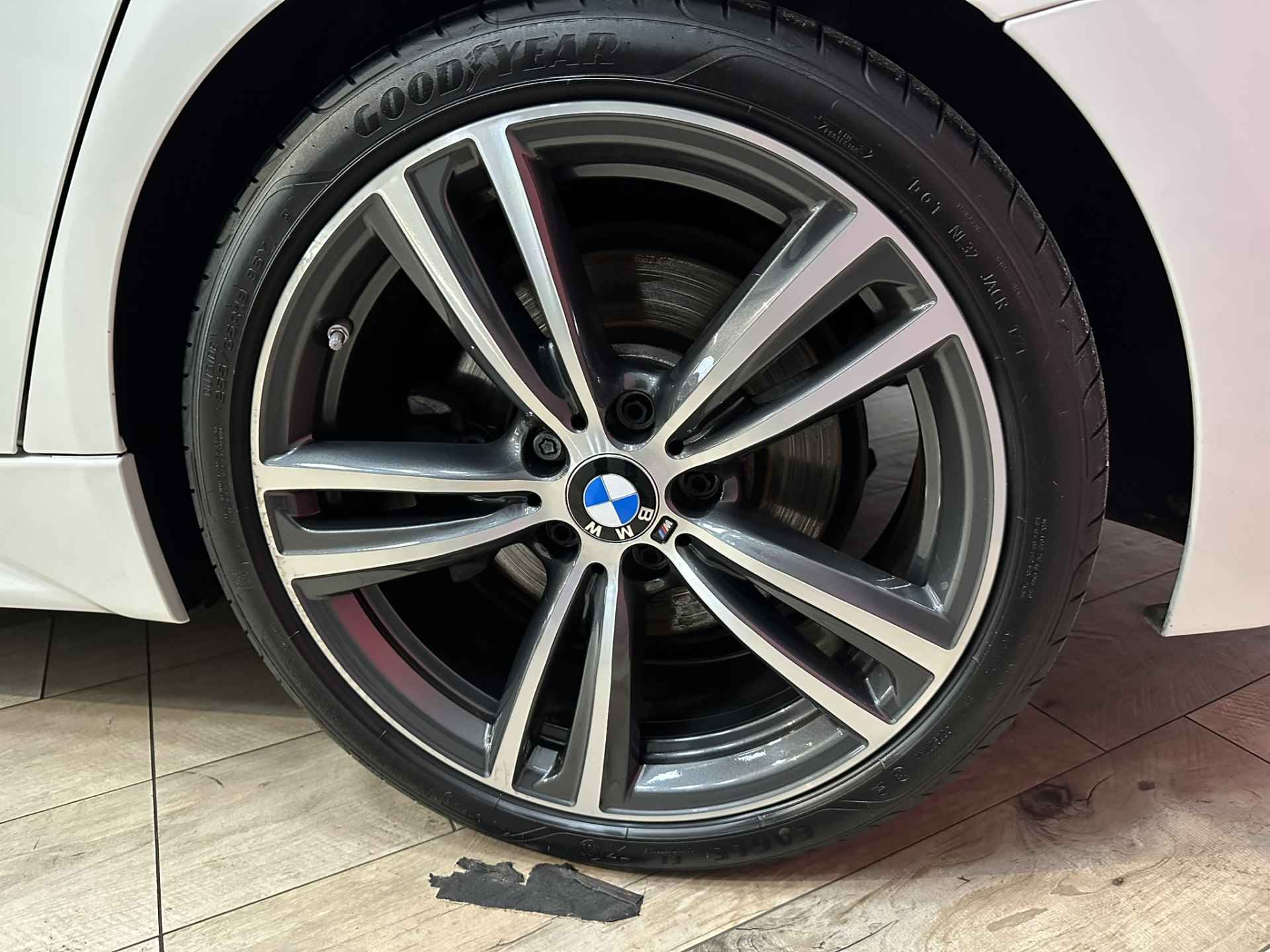 BMW 3 Serie Touring 340i 326 PK Centennial High Executive M Sport | 6 Cilinder | Airco ECC | LED | Navigatie | Leer | Trekhaak | Stoelverwarming | 19" velgen | DAB | Isofix | NAP | - 51/52