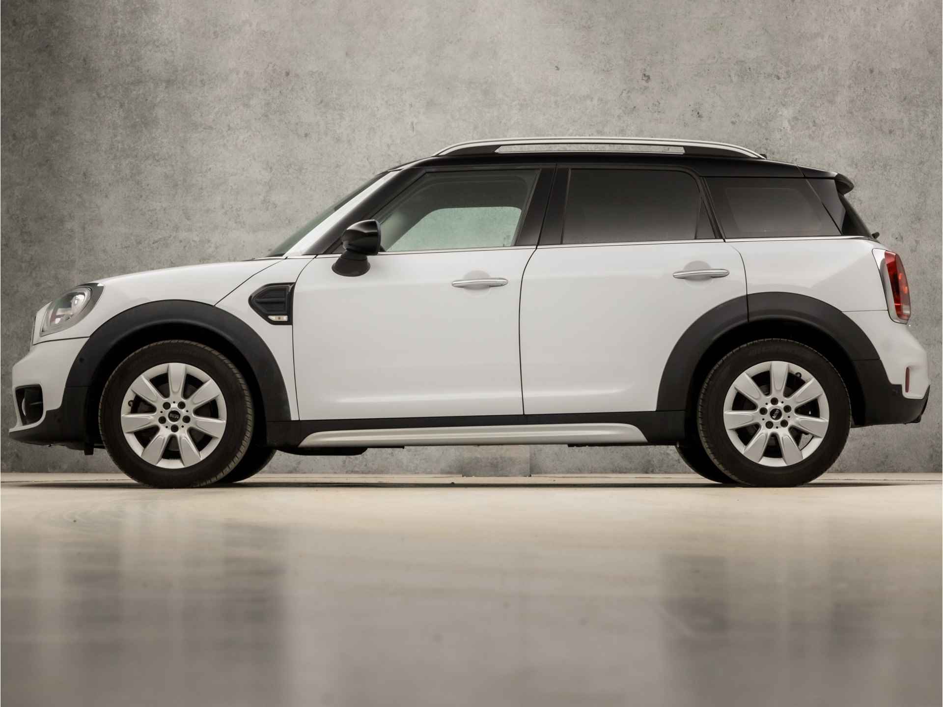 MINI Countryman 1.5 Cooper Chili Sport Automaat (NAVIGATIE, CLIMATE, GETINT GLAS, LED KOPLAMPEN, PARKEERSENSOREN, SPORTSTOELEN, CRUISE, DAKRAILS, NIEUWSTAAT) - 2/35