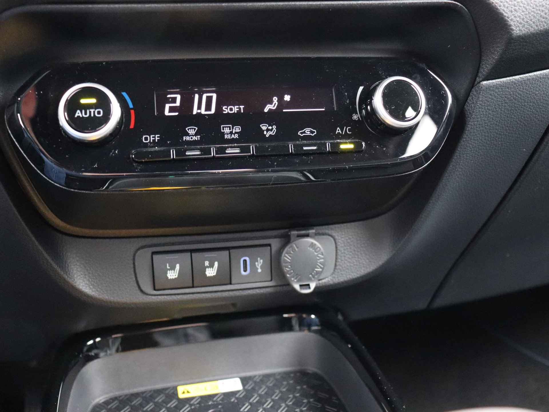 Toyota Aygo X 1.0 VVT-i S-CVT Automaat Premium | Demo - 28/34