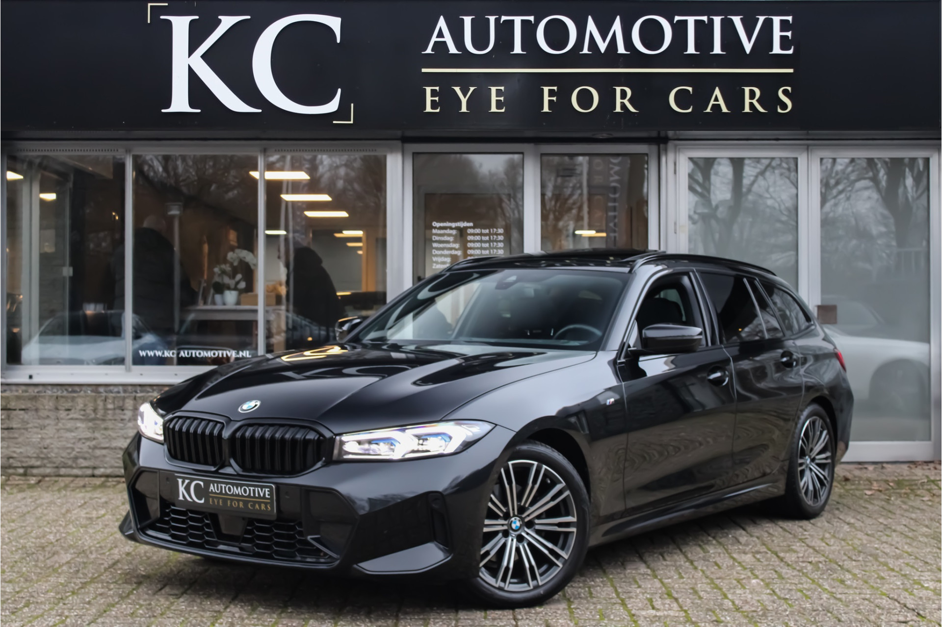 BMW 3 Serie Touring 320i High Executive | Pano | Trekhaak | Sfeer