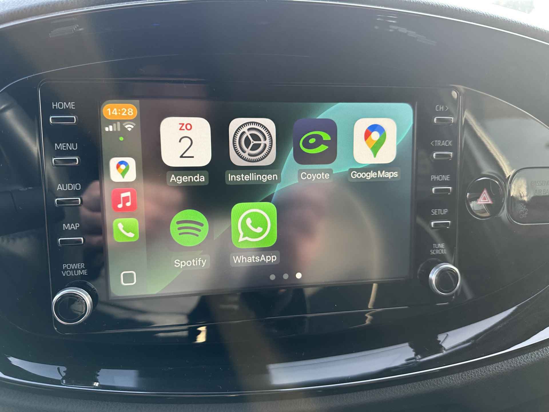 Toyota Aygo X 1.0 VVT-i Pulse Automaat Bi-tone / lichtmetalen velgen / Apple Carplay / Android Auto / parkeercamera / 10 jaar garantie / auto - 25/32