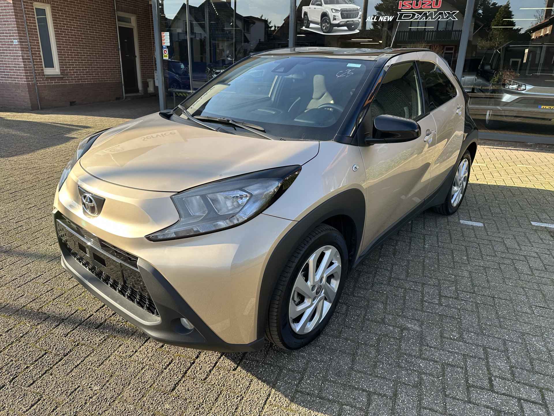 Toyota Aygo X 1.0 VVT-i Pulse Automaat Bi-tone / lichtmetalen velgen / Apple Carplay / Android Auto / parkeercamera / 10 jaar garantie / auto - 29/32