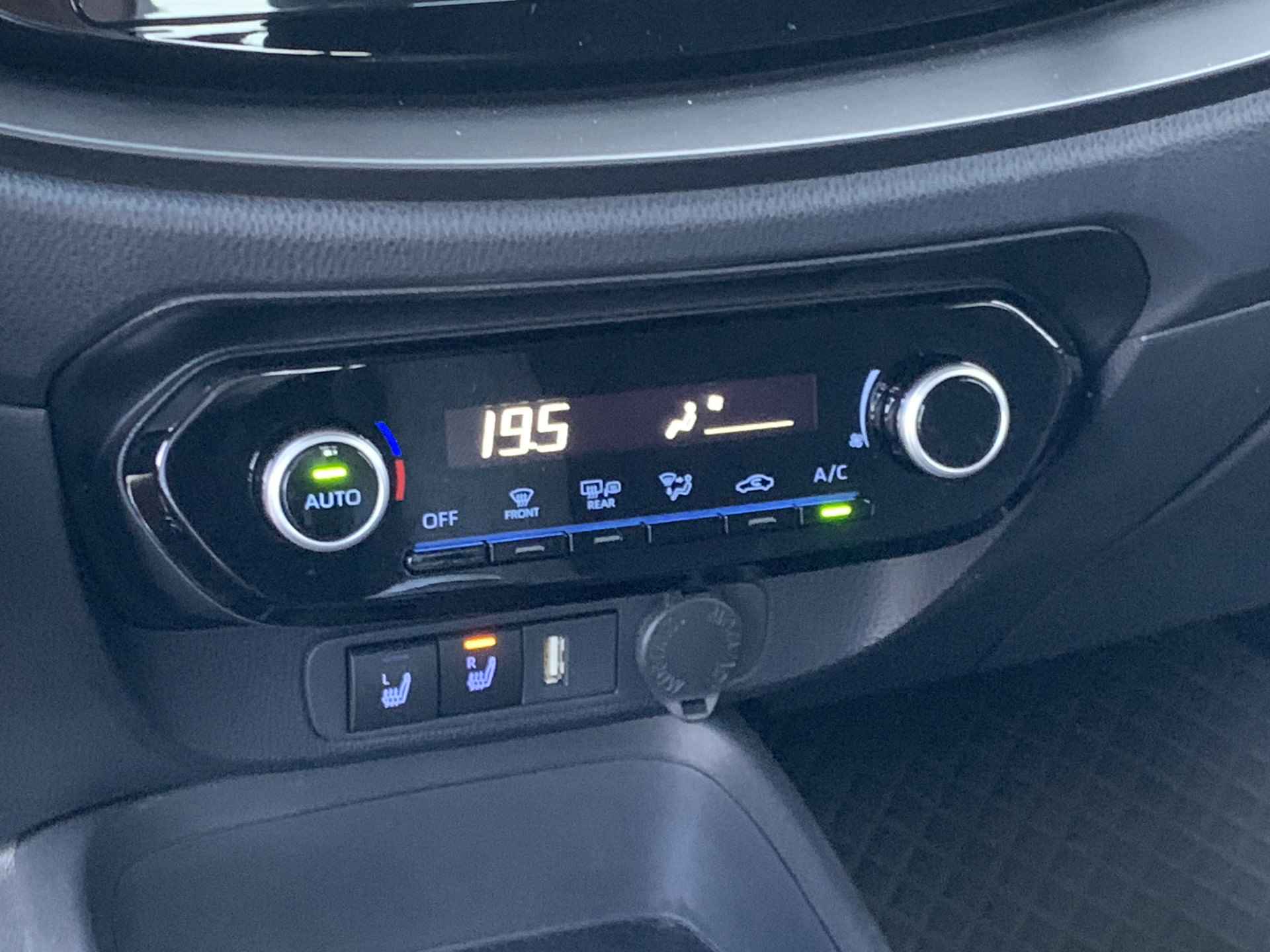 Toyota Aygo X 1.0 VVT-i MT First Apple Carplay/Android Auto | Camera | ECC | DAB | Stoel verwarming - 15/24