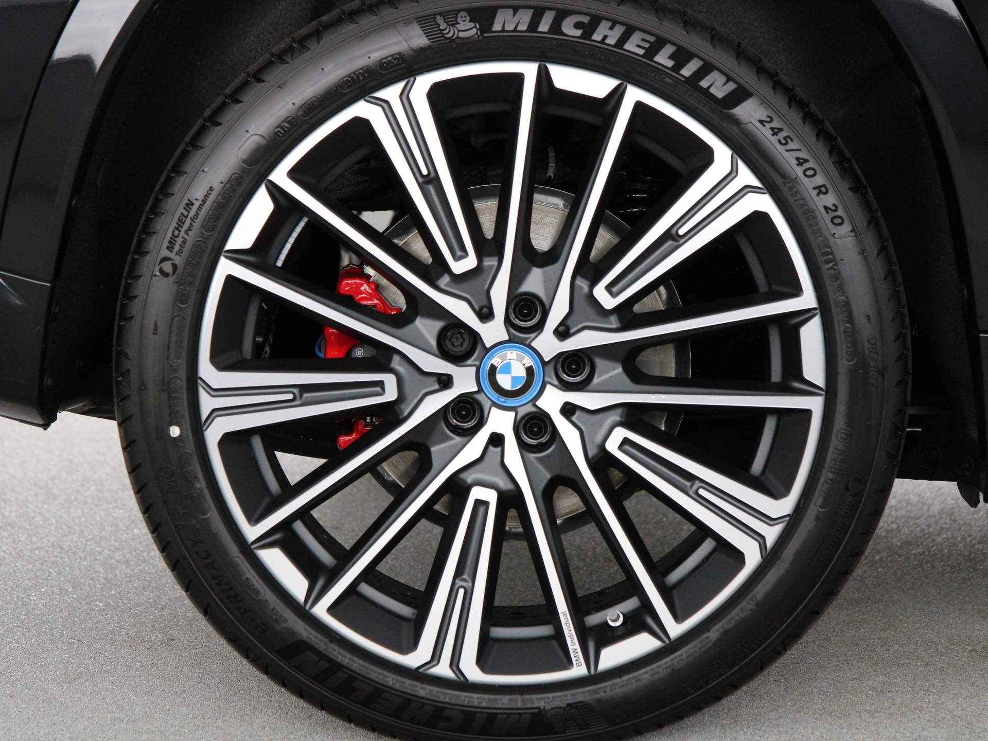 BMW iX1 eDrive20 M-Sport Pro - 21/27