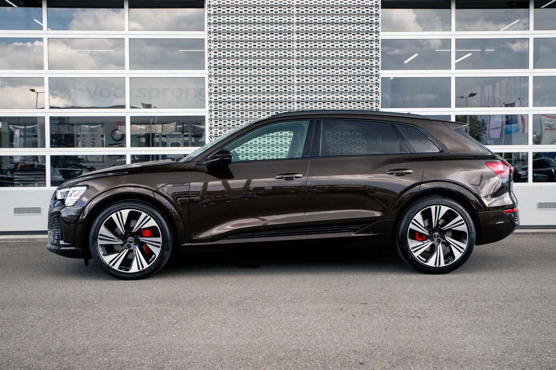 Audi Q8 e-tron 55 quattro S Edition 115 kWh | Assistentiepakket Plus | Supersportstoelen | 360 camera | Keyless | B&O | 22" - 4/41