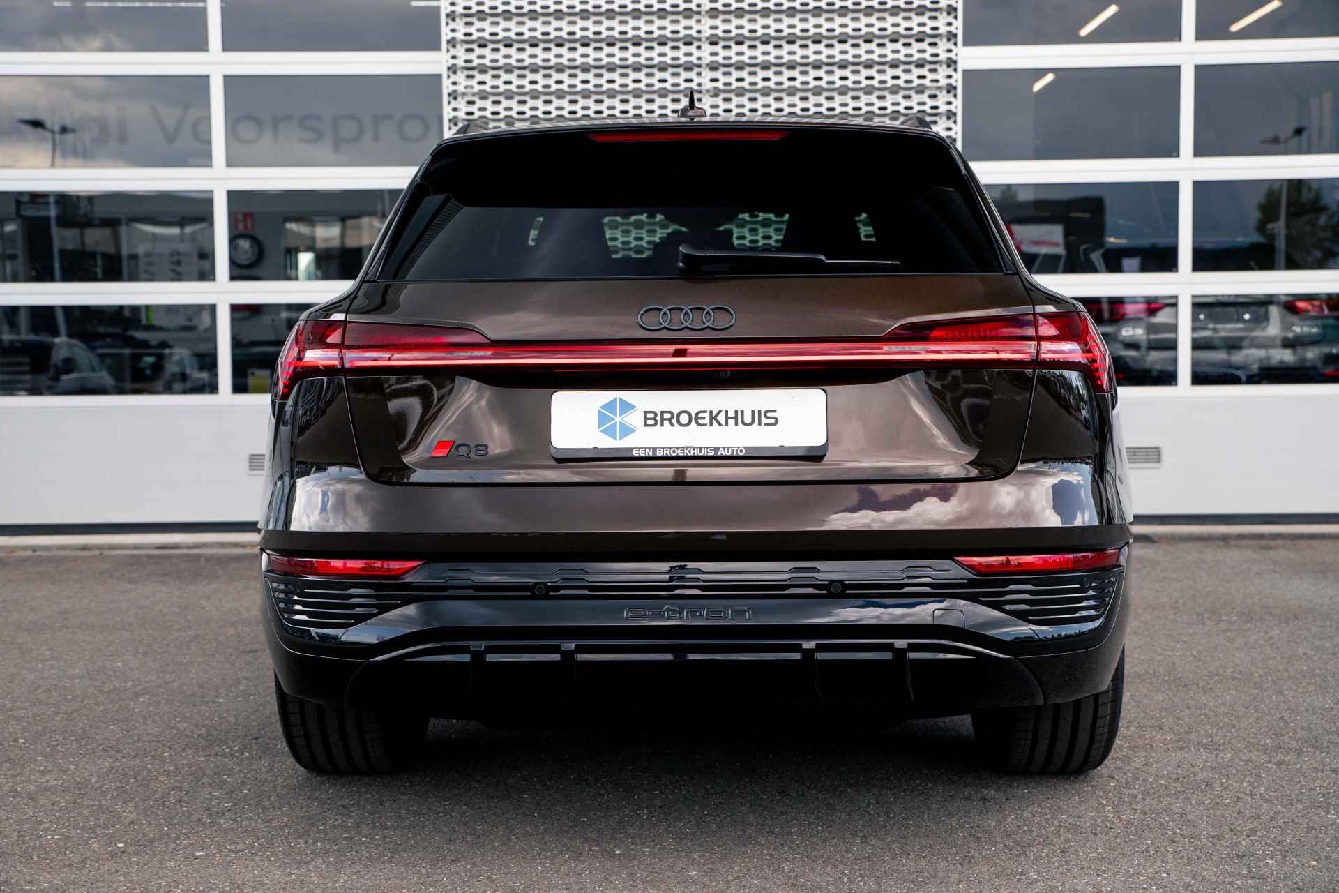 Audi Q8 e-tron 55 quattro S Edition 115 kWh | Assistentiepakket Plus | Supersportstoelen | 360 camera | Keyless | B&O | 22" - 11/41