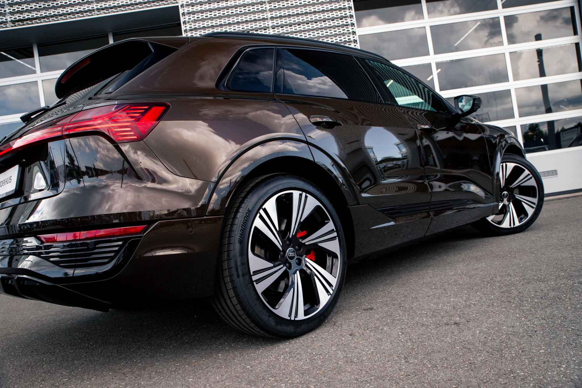 Audi Q8 e-tron 55 quattro S Edition 115 kWh | Assistentiepakket Plus | Supersportstoelen | 360 camera | Keyless | B&O | 22" - 16/41