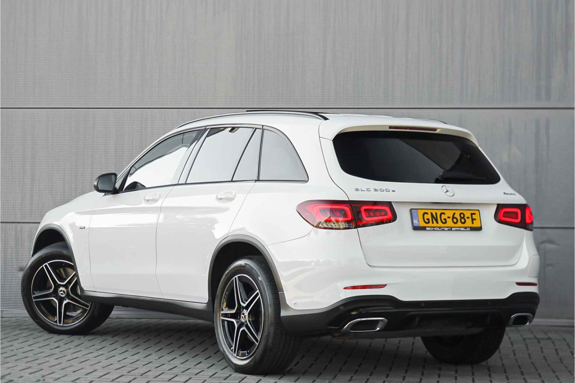 Mercedes-Benz GLC 300e 4MATIC AMG Pano Trekhaak LED Camera - 17/59