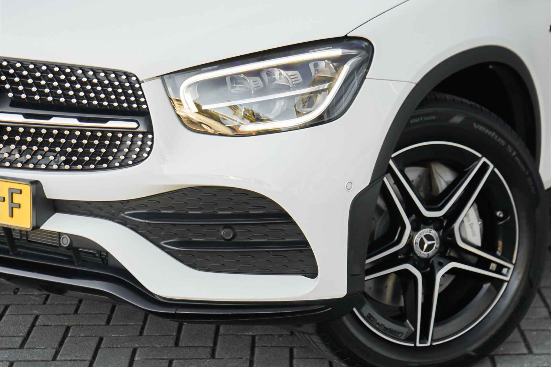 Mercedes-Benz GLC 300e 4MATIC AMG Pano Trekhaak LED Camera - 24/59