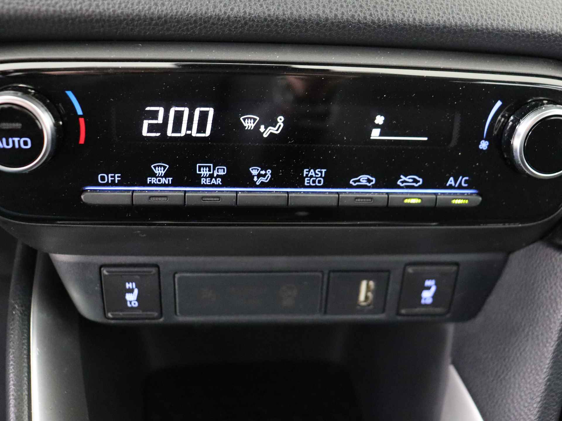 Toyota Yaris 1.5 Hybrid Dynamic Limited I Apple Carplay/Android Auto I Climate Control I Cruise Control Adaptief I Camera I Stoelverwarming | Dealer Onderhouden I Keyless Entry/Start I USB I - 11/46