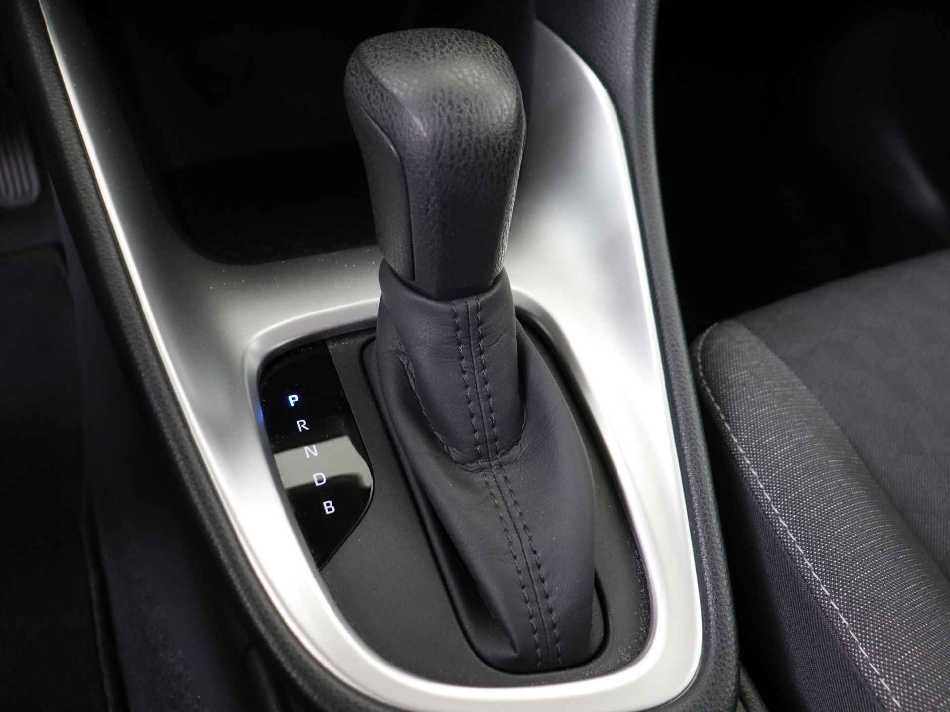 Toyota Yaris 1.5 Hybrid Dynamic Limited I Apple Carplay/Android Auto I Climate Control I Cruise Control Adaptief I Camera I Stoelverwarming | Dealer Onderhouden I Keyless Entry/Start I USB I - 12/46