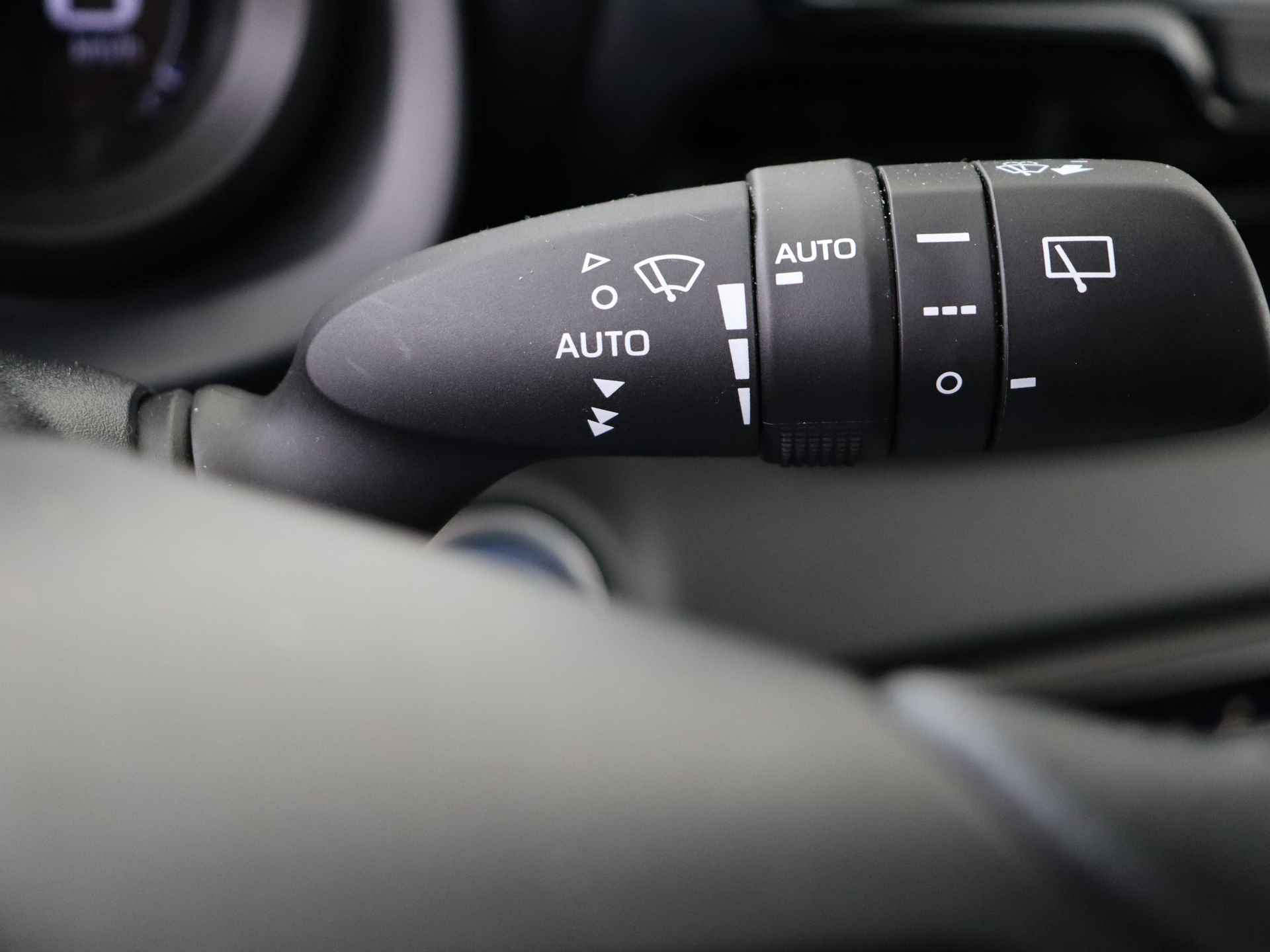 Toyota Yaris 1.5 Hybrid Dynamic Limited I Apple Carplay/Android Auto I Climate Control I Cruise Control Adaptief I Camera I Stoelverwarming | Dealer Onderhouden I Keyless Entry/Start I USB I - 24/46