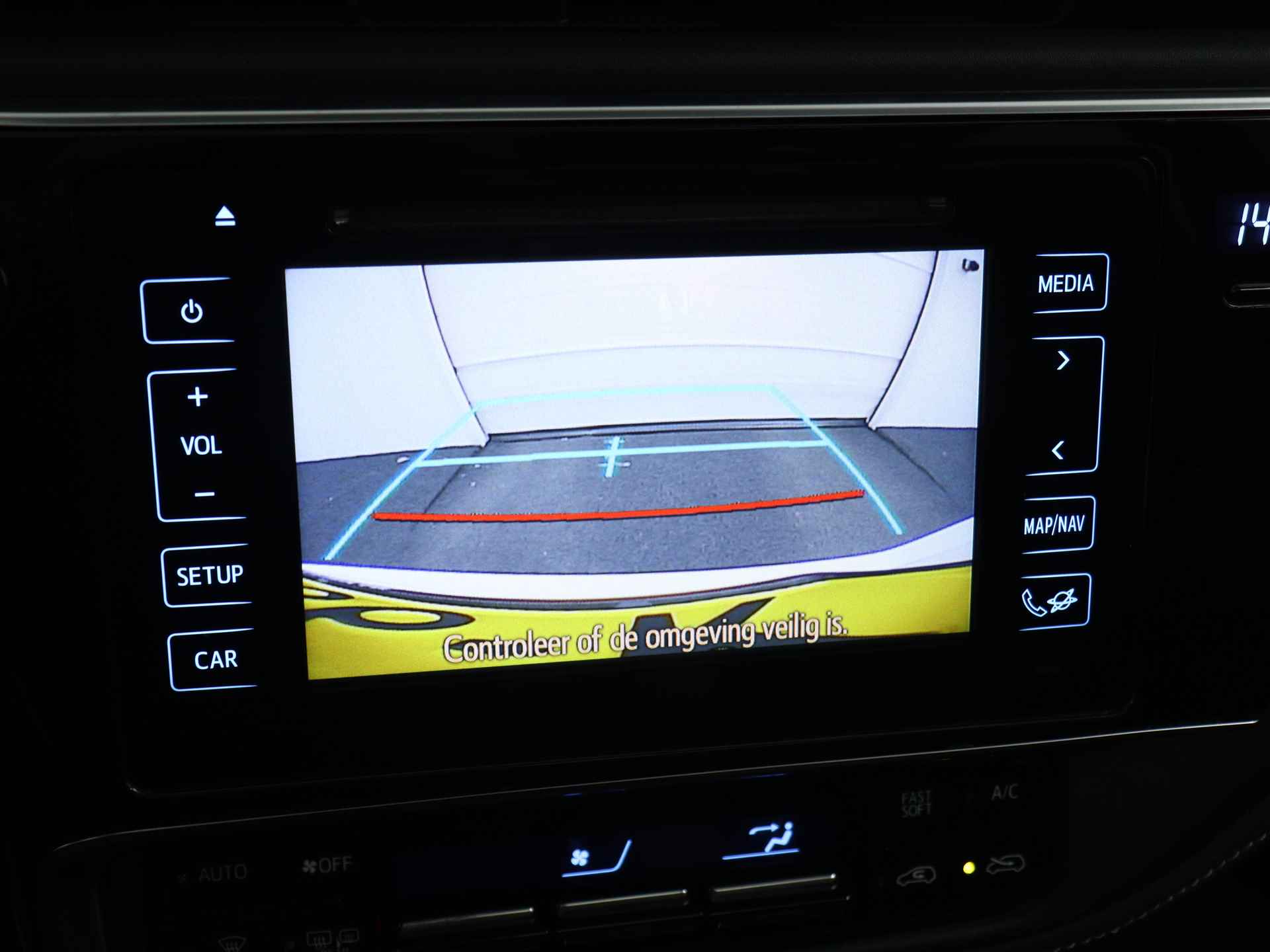 Toyota Auris Touring Sports 1.8 Hybrid Trend | Panoramadak | Navigatie | Camera | LM Velgen | - 11/42