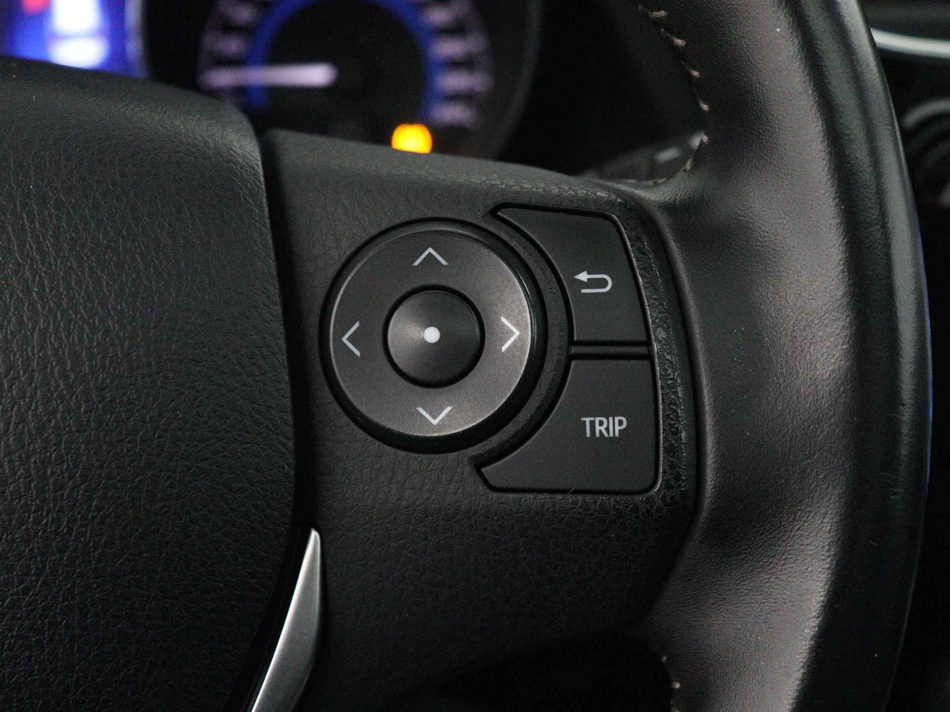 Toyota Auris Touring Sports 1.8 Hybrid Trend | Panoramadak | Navigatie | Camera | LM Velgen | - 23/42