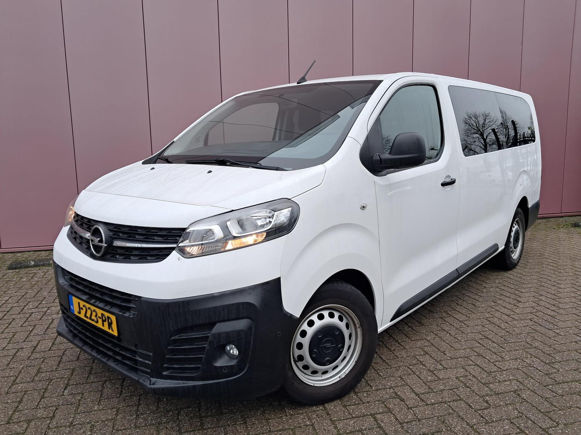 Opel Vivaro 1.5 Diesel 120pk L3 lange  9-persoons personenbus